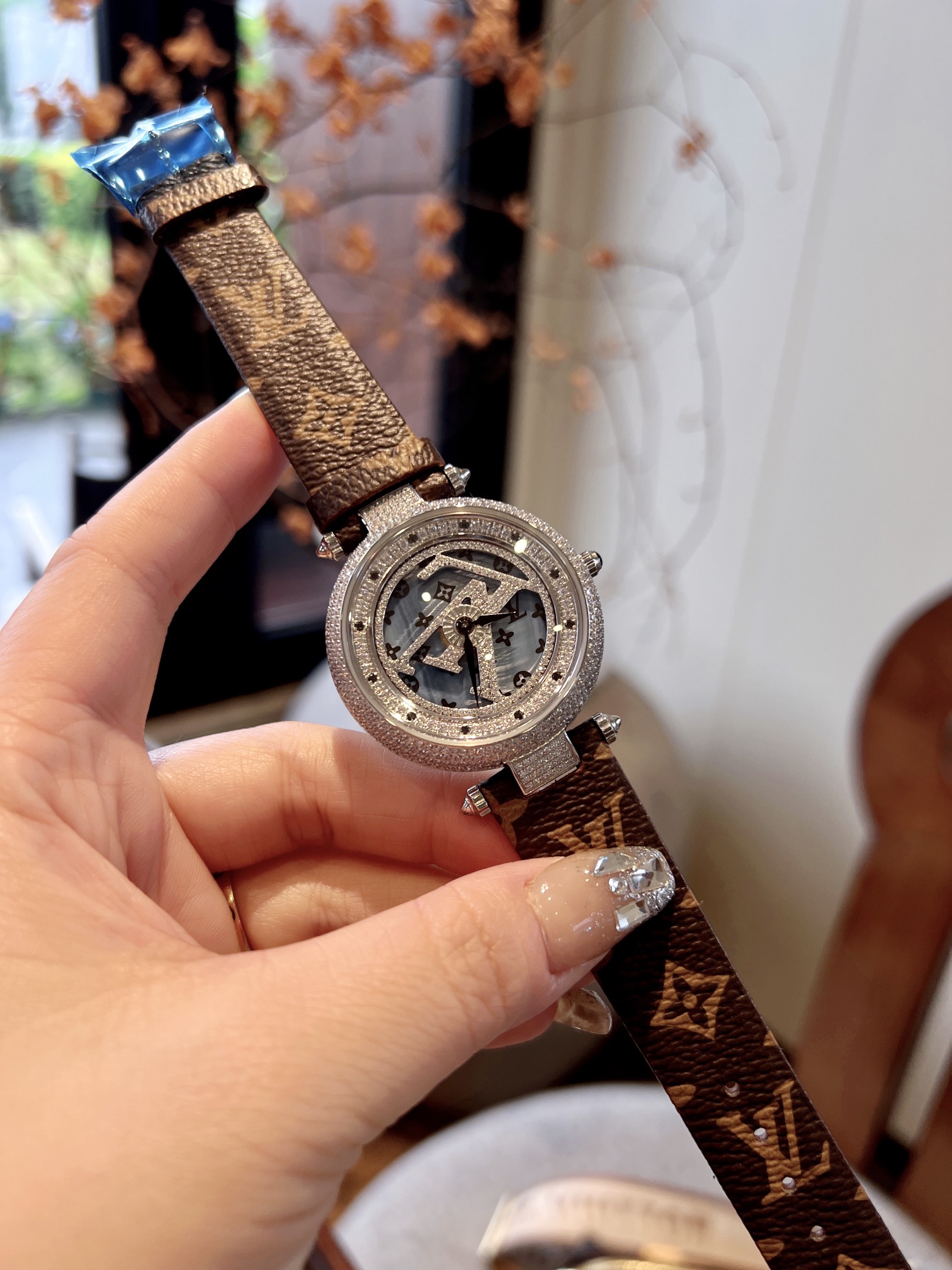LV 1218 Wristwatch: Elegant Design, Durable Materials, Timeless Style - 图片 2