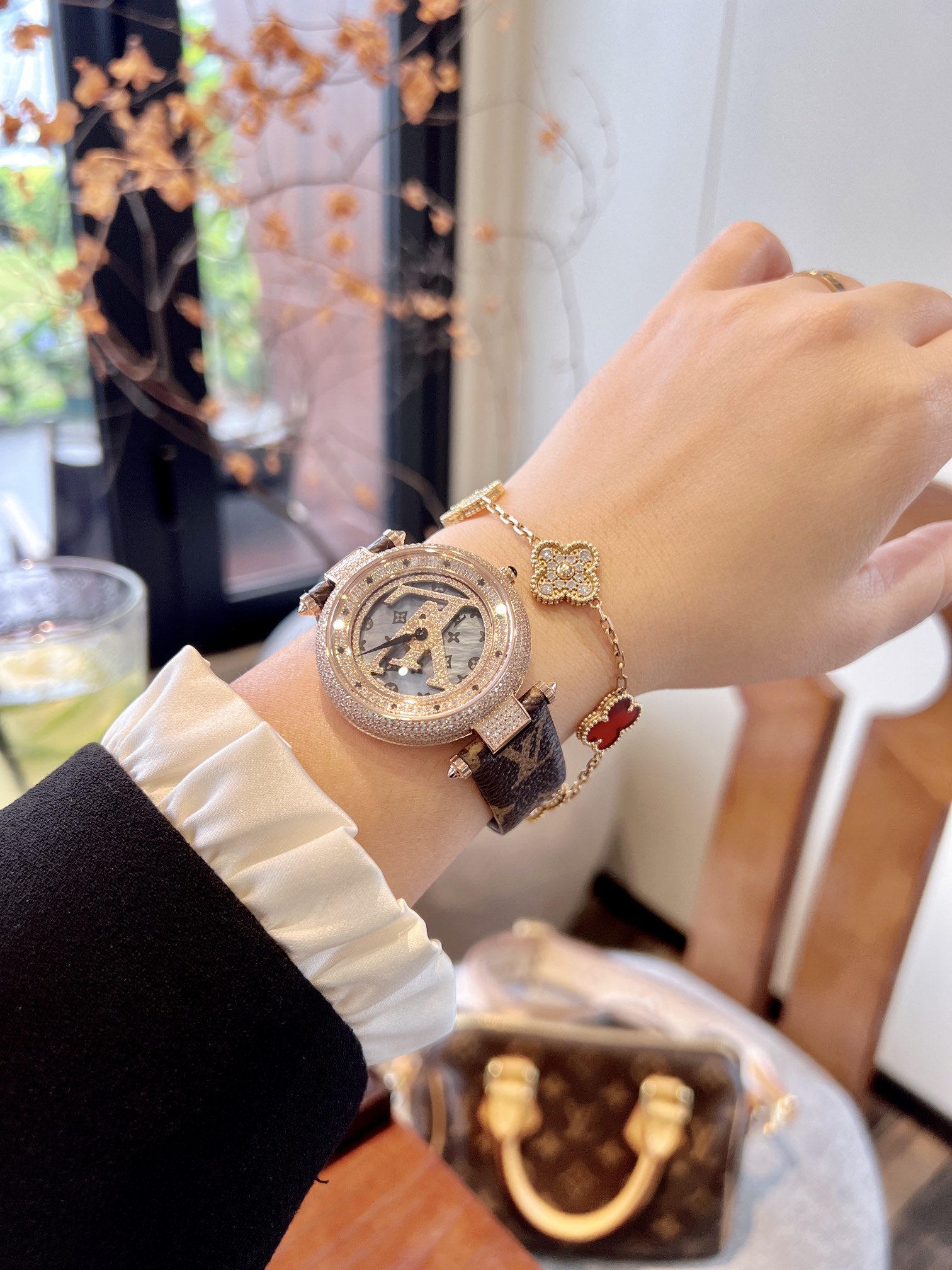 Luxury LV Watch: Elegant Design, Durable Materials, Italian Leather, Swiss Movement, Scratch-Resistant. - 图片 5