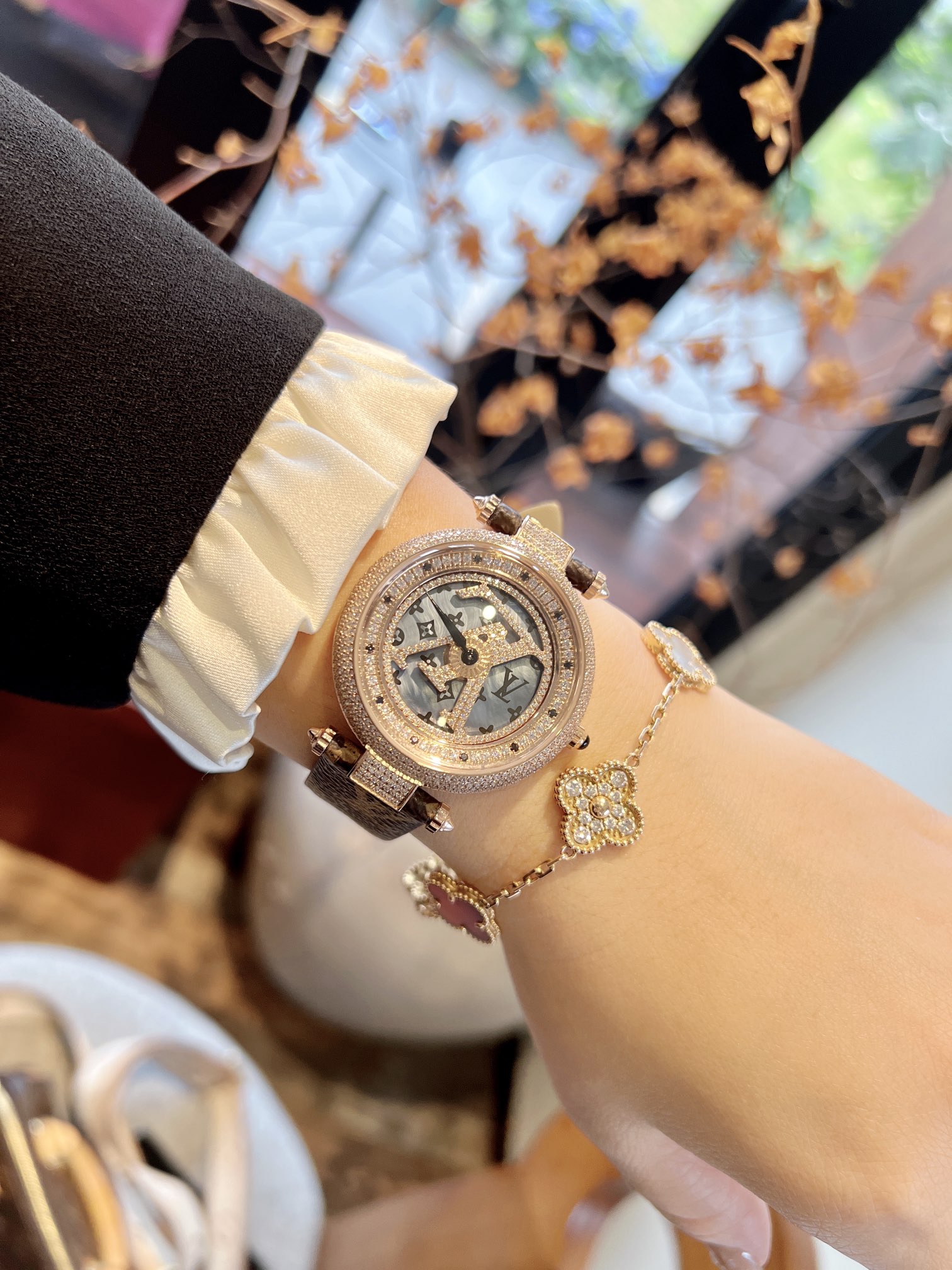 Luxury LV Watch: Elegant Design, Durable Materials, Italian Leather, Swiss Movement, Scratch-Resistant. - 图片 6