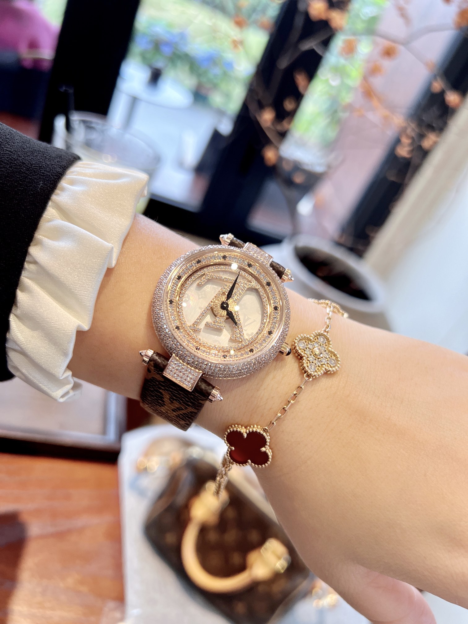 Luxury LV Watch: Elegant Design, Durable Materials, Italian Leather, Swiss Movement, Scratch-Resistant. - 图片 8