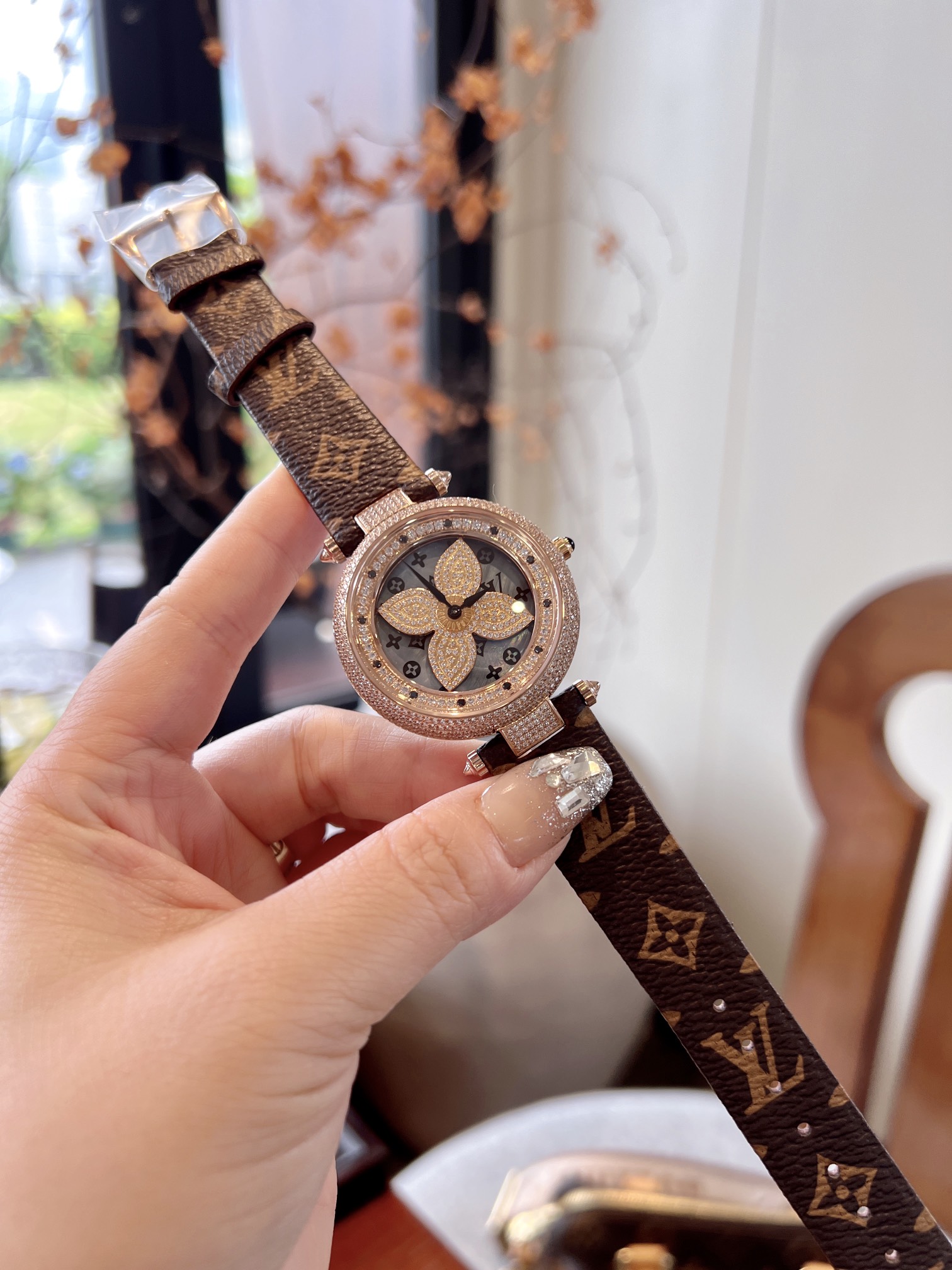 LV 1218 Wristwatch: Stylish Design, Durable Materials, Timeless Elegance, Italian Leather, Swiss Movement - 图片 4