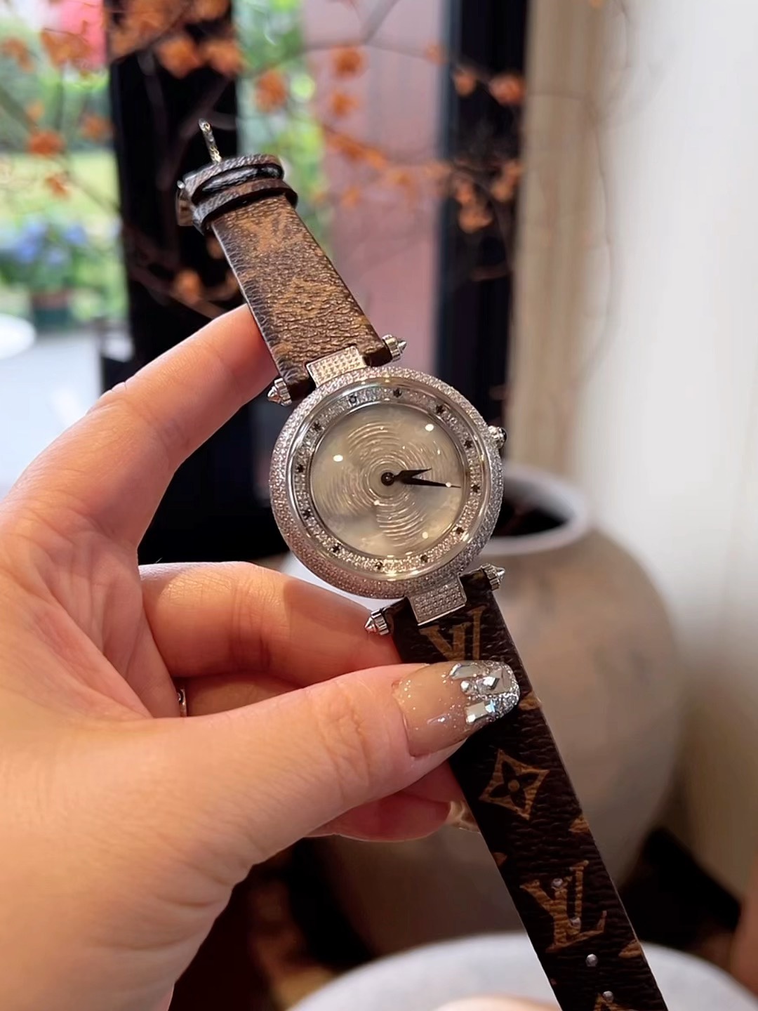 Luxury LV Watch: Elegant Design, Durable Materials, Italian Leather, Swiss Movement, Scratch-Resistant.
