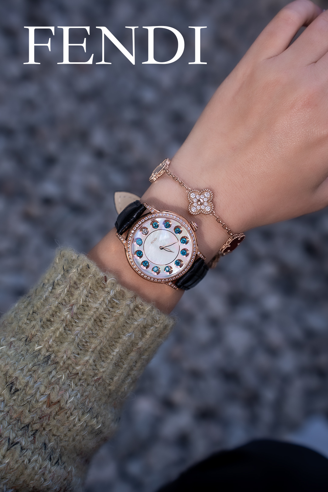 NO:156964,The latest 25 models, limited edition of the FENDI Crazy Carats series color-changing jewelry women's watch, unique rolling jewelry design, a set of 7 different gemstones with changing colors, beautiful and magnificent design, full of banter, full of wild and elegant taste, endless creativity and extraordinary watch craftsmanship, magical and magical existence!  Combined into three colors to facilitate matching clothing and occasions. A watch has multiple ways to wear it to add fashionable charm!  36mm diameter, sapphire glass mirror, top layer cowhide strap, literally made of natural rare materials such as peacock green pink pesticide agate, 12-point silver gem scale, unique rolling gem mechanism can display a variety of color gem transformations, original Swiss quartz movement, 316L stainless steel material, 30 meters waterproof,, fendi, fendi, cowhide19860909最新25款 转运手表时来运转限量版 芬迪FENDI Crazy Carats疯狂克拉系列变色珠宝女士腕表,独特滚动珠宝设计,一组7种不同宝石搭配色彩变幻美仑美奂,设计优美中见戏谑,饶富天马行空的雅趣,挥洒无穷创意与非凡的钟表工艺,鬼斧神工,神一般的存在！组合而成三种配色,方便配衬服装和场合,一款手表多种戴法更添时尚魅力！36毫米表径,蓝宝石玻璃镜面,头层牛皮表带,,字面沿用孔雀绿粉贝玛瑙等天然稀有材料制作而成,12点位银色宝石刻度,独特滚动宝石机制可显示多种色彩宝石变换,原装瑞士石英机芯,316L精钢材质 ,30米防水,,,fendi,fendi,cowhide,Watch