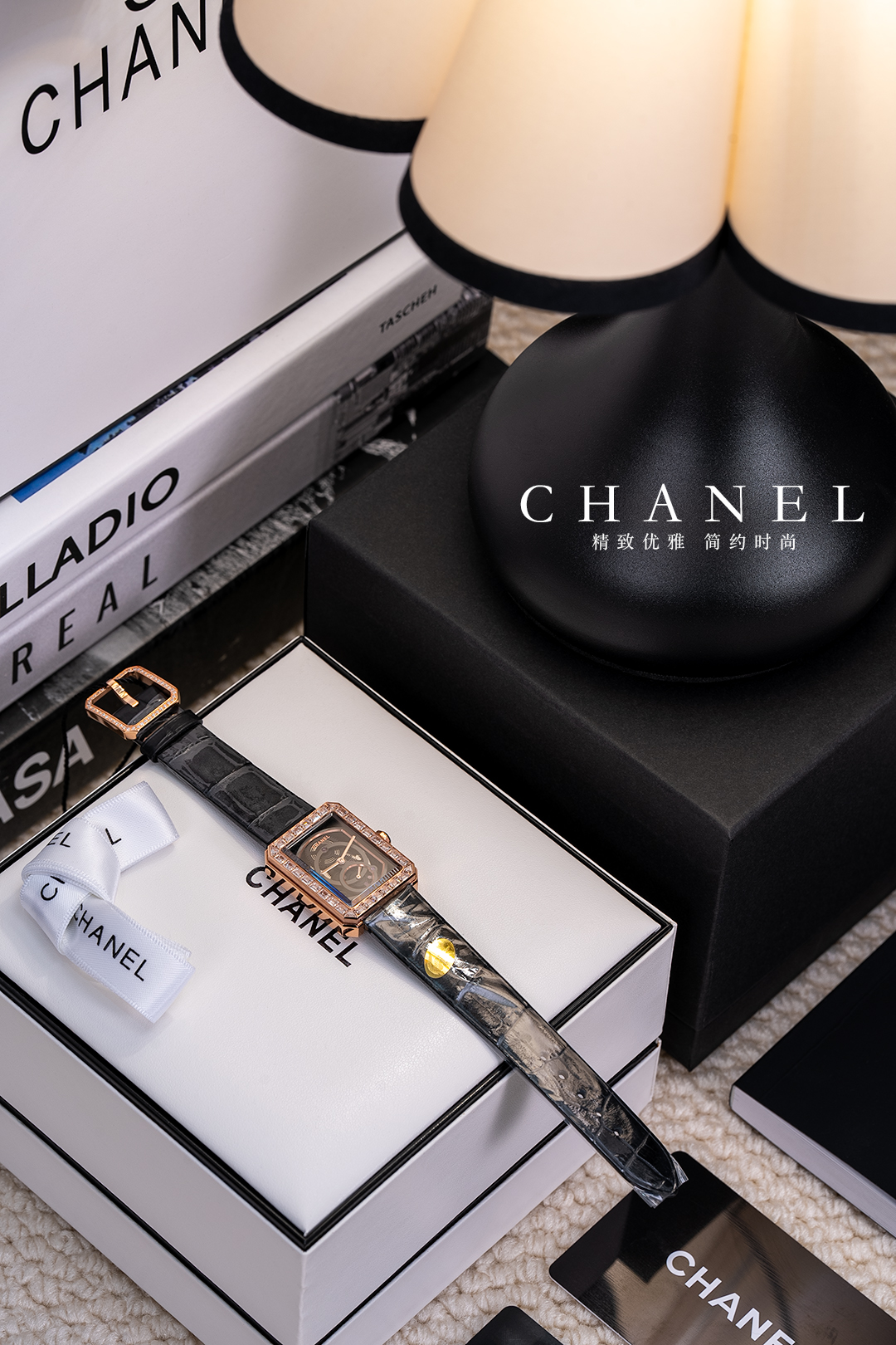 NO:157245,Aperture drill. Square drill buckle. White roses are the same price. Crocodile skin version. Spring is in full bloom!  Chanel launches the new Boy Friend Squelette hollow watch, a limited edition global release model, time to precipitate the fine products, every detail is carefully polished, customized Swiss imported movement, 3D three-dimensional cut sapphire crystal mirror, crown inlaid with natural black crystal, imported crocodile leather strap from America, soft and delicate leather, comfortable to use, luxurious diamond-set original pin buckle, size 34.6mm*26.7mm, chanel, crocodile skin19860909光圈钻钻.方钻钻扣 白玫同价 鳄鱼皮版本 春暖花开！香奈儿推出全新Boy·Friend Squelette镂空腕表,全球限量发行款,时间沉淀出精品,每一处细节都精心打磨,定制瑞士进口机芯,3D立体切割蓝宝石水晶镜面,表冠镶嵌天然黑晶石,美洲进口鳄鱼皮表带,皮质柔软细腻,上手贴合舒适,奢华镶钻原装方式针扣,尺寸34.6mm＊26.7mm,,chanel,crocodile skin,Watch