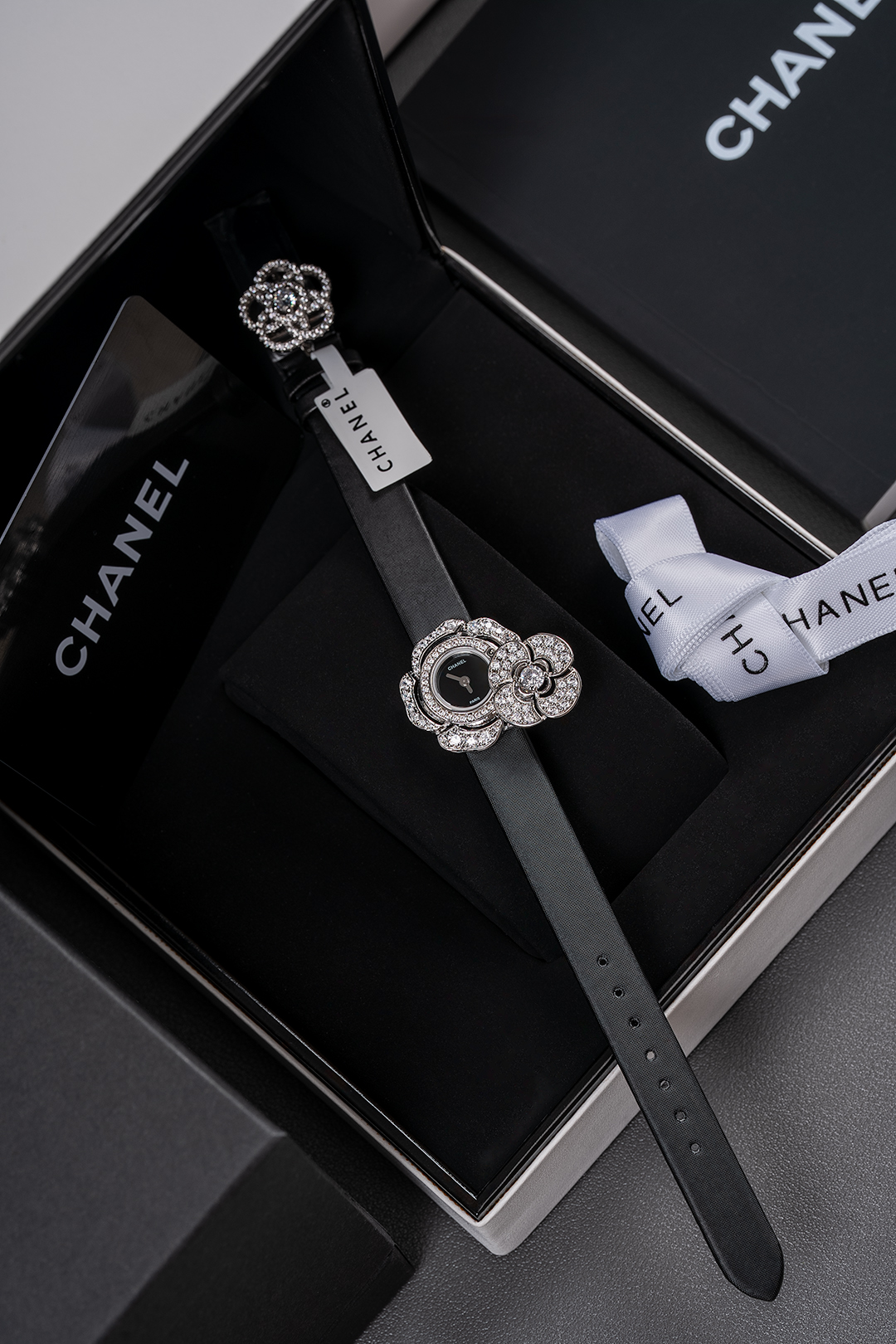 Chanel Custom Jewelry Series with Swiss Quartz and Natural Shellfish Elements - 图片 7