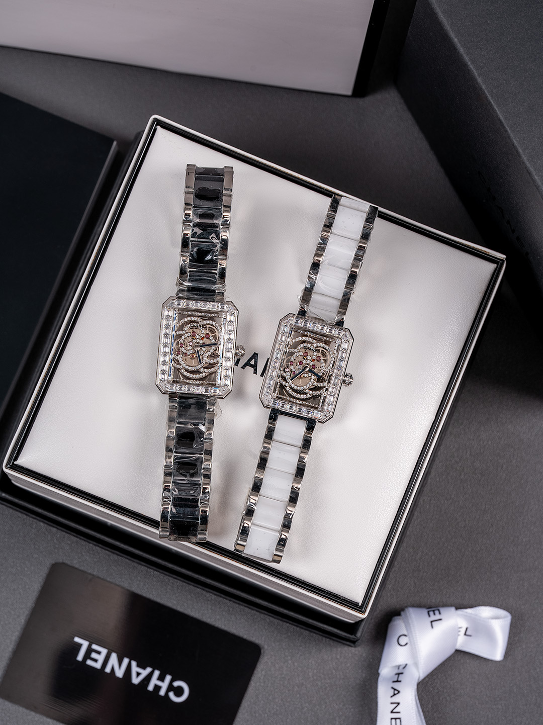 NO:158398,Chanel CHANEL REMIRE CAMLIA SKELETON!  The hollow transparent camellia movement is adopted, and the camellia is made of micro-intact craftsmanship. The shape of camellia is slightly inlaid. The series wrists are fully integrated with design elements, with clear edges and angular designs, simple and powerful lines without any extra modification, but not without grandeur. They also engrave their own strokes with the neutral beauty of fearless women. The combination of hardness and softness is the label of women in the new era. They need to balance work and life, and also maintain a posture that women should retain. Even if the years pass, they are still beautiful and charming. Whether it is fashion or jewelry watch, the elements of camellia are everywhere in Chanel's world. Just like this flower with geometric shape, pure and flawless, it symbolizes unrestrained passion and romantic sentiment, fresh  Her true love and longing for true love. The steel-striped ceramics are made of zirconia ceramics. They are the best material for strength, toughness and comprehensiveness in ceramics. They are known as 