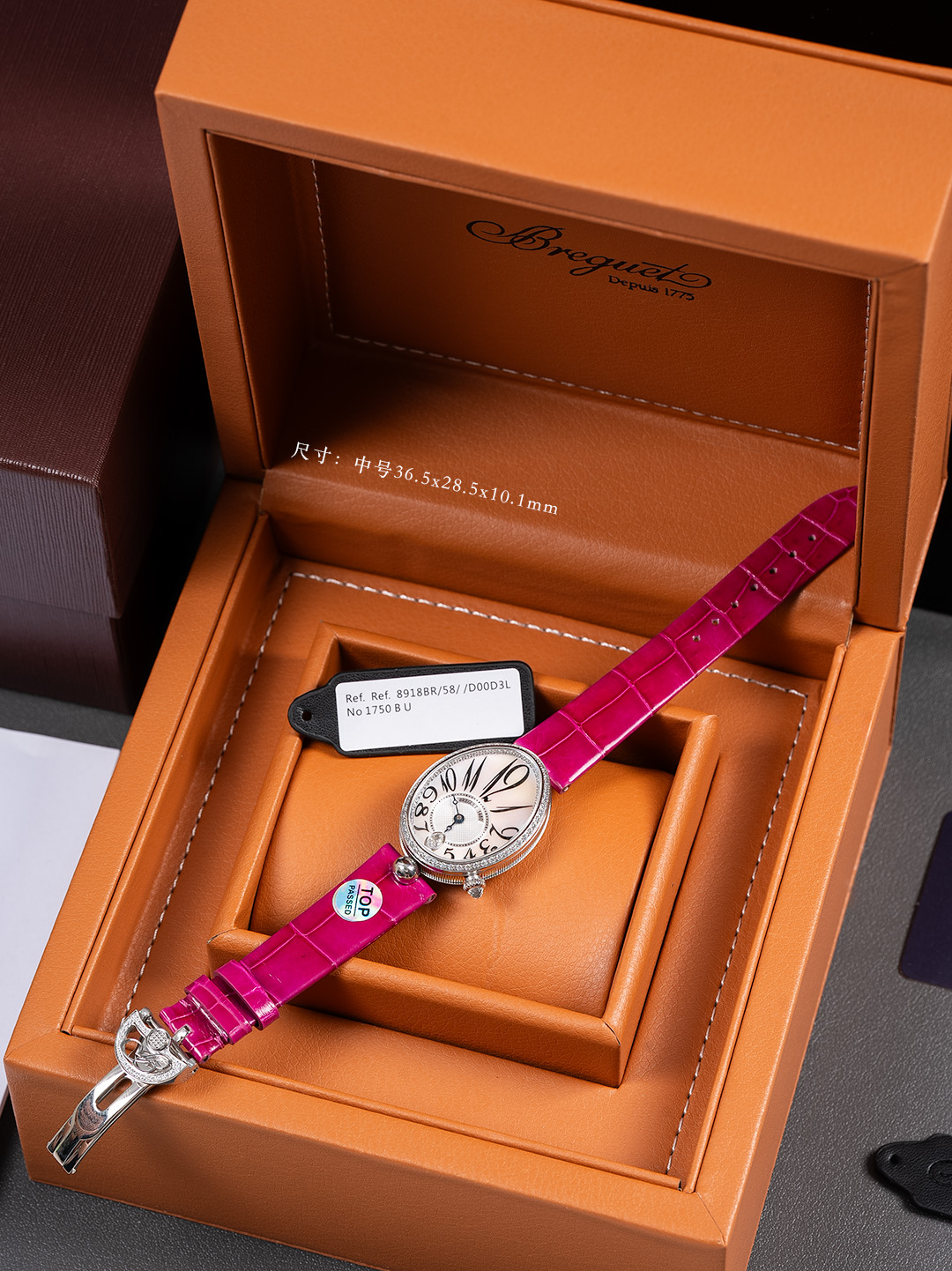 NO:158572,Cowhide and crocodile leather TOP elegantly produced the strongest replica female watch in history - Breguet Naples Queen series made a stunning debut, correcting all the shortcomings of the market version, noble and elegant, showing the queen's style! [Case] ​​The sizes of the watch are medium size 36.5x28.5x10.1 mm, small size 33 x 25x10 mm. The oval case is elegant and elegant, with coin patterns on the outer edge of the case. A total of 117 Swarovski crystals (about 0.99 carats) are inlaid around the bezel and case. A pear-shaped crystal (about 0.26 carats) are inlaid on the crown. [Excellent details] 1. Consistent with the original, the back of the case is marked with precious metal logos, and the effect is clear and neat, highlighting the watch's grade. 2. Dome glass, from the side, not only has a fisheye effect, but also reflects the brilliant light brought by diamonds, which further shows the noble bloodline of the watch. 3. In order to achieve the quality of the original K gold, the weight of the internal structure of the case was debugged to make the weight exactly the same as the original. [Watch strap] silk (lambskin wrapped in silk) strap as gentle as the skin, and the Breguet folding buckle is elegant and exquisite. [Movement] Customized Breguet. 537/3 core, strict QC throughout the process, accurate and stable performance, dignified and beautiful appearance. Dignified and beautiful noble and elegant, breguet, cowhide, sheepskin19860909牛皮.鱷魚皮 TOP优雅出品史上最强复刻女表——宝玑那不勒斯皇后系列惊艳登场,修正市场版本的所有不足,高贵典雅,尽显女王风范！【表壳】腕表尺寸分别为中号36.5x28.5x10.1毫米 小号33 x 25x10毫米 鹅卵形表壳高雅大气,表壳外缘饰有钱币纹.表圈和表壳周围镶嵌共117颗施华洛水晶（约0.99克拉）.表冠处镶有一颗梨形晶石（约0.26克拉）【精彩细节】 1.与原装吻合,在表壳背部均打有贵金属标识,效果清晰工整,彰显腕表档次.2.穹面玻璃,从侧面看不仅有鱼眼效果,还能折射钻石带来的璀璨光芒,更显腕表高贵血统. 3.为了达到原装K金质量的手感,调试了表壳内部结构的配重,做到重量与原版如出一辙.【表带】绢丝（小羊皮包裹丝绸）表带如肌肤般温柔,宝玑式折叠表扣秀雅精巧.【机芯】定制版宝玑.537/3型芯,全程严格QC,性能精准稳定,外观端庄秀丽. 端庄秀丽 高贵典雅,,breguet,cowhide,sheepskin,Watch