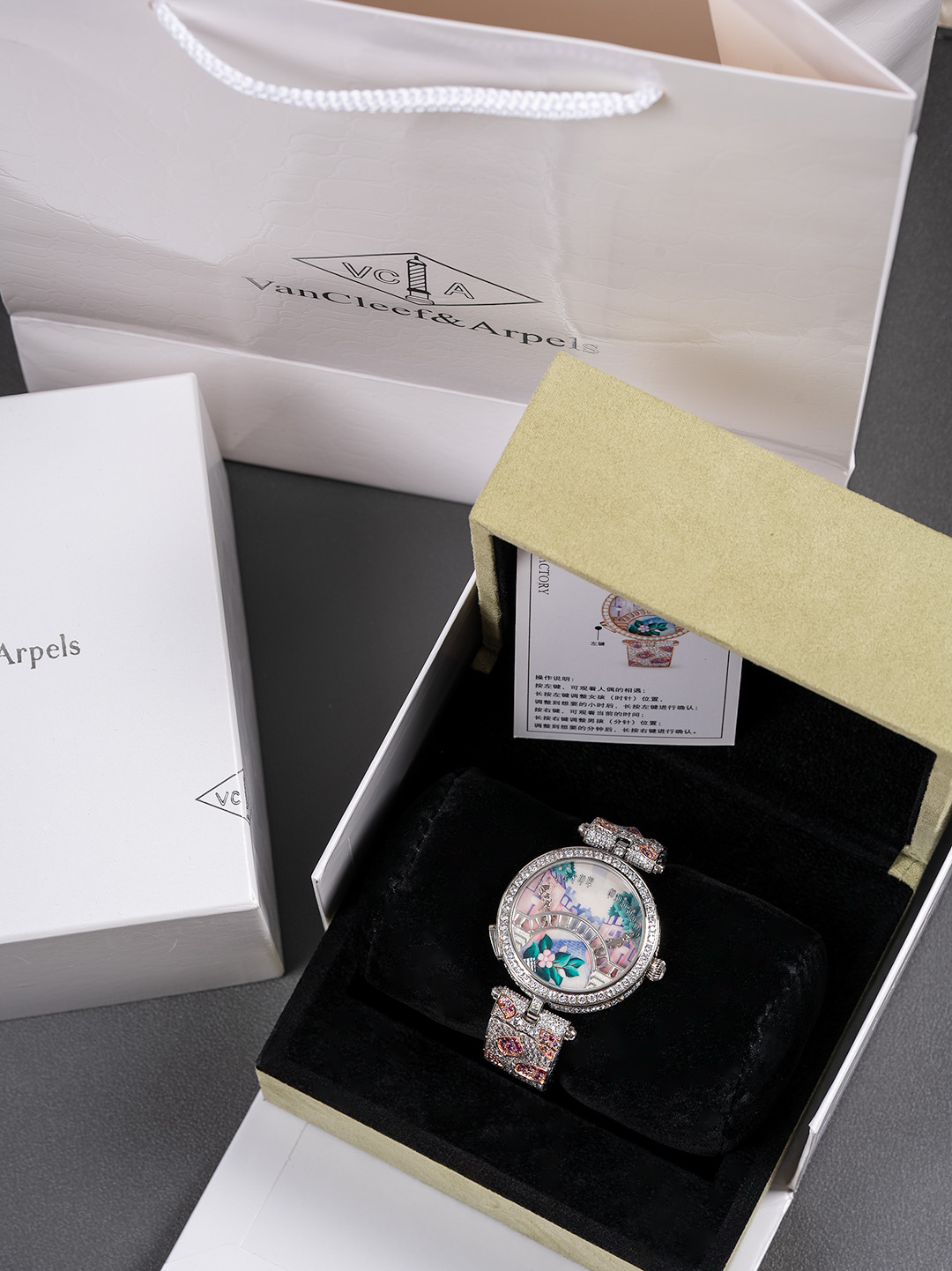 반클리프 아펠 포에틱 컴플리케이션 러버스 브릿지 38mm 쿼츠 사파이어 크리스탈 키스 기능 여성 시계 레플리카 44977