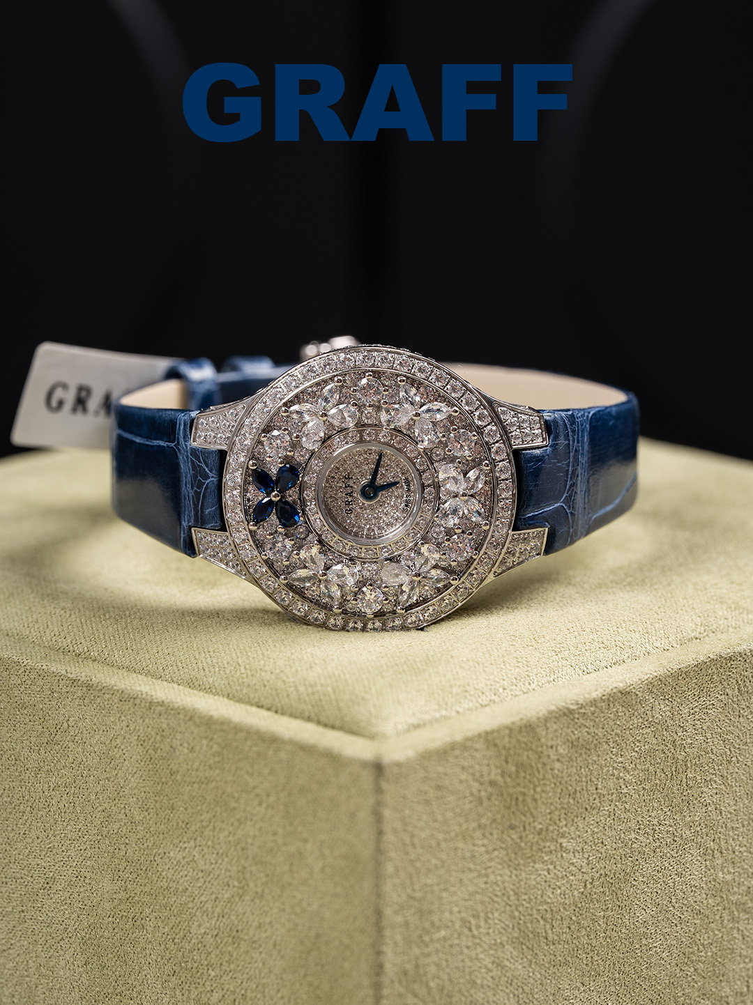 NO:158814,Graf 32-size watch Swiss quartz movement Classic Butterfly sapphire and diamond watch Diamond-set sapphire dial, platinum, crocodile strap Classic Butterfly platinum diamond watch is inspired by the beautiful butterfly that enlightens Graf, and is engraved with the charming beauty of butterflies with beautiful diamonds and sapphires. The watch is equipped with a blue crocodile leather strap, and many diamond butterflies fly on the sapphire dial, while the ingenious pear and horse eye-shaped diamonds delicately reproduce the perfect symmetrical outline of the butterfly. This Classic Butterfly watch made in Geneva, Switzerland, the capital of high-end watch craftsmanship, is equipped with a pavé diamond buckle and a diamond-set crown used to adjust the time. The back of the watch is engraved with multiple butterflies, which is intoxicating. The charming Classic  Butterfly diamond watch with crocodile leather strap Classic butterfly Graff Classic Butterfly series with timeless and elegant design, cleverly inlaid pear-shaped and horse-eye-shaped diamonds, recreating the perfect symmetrical outline of butterfly wings.,,christian louboutin,graff,crocodile skin19860909·格拉芙  32尺寸腕表 瑞士石英机芯 Classic Butterfly蓝宝石和钻石腕表 镶嵌钻石的蓝宝石表盘、白金、鳄鱼表带 Classic Butterfly白金钻石腕表以启迪格拉夫的优美蝴蝶为灵感,以美钻和蓝宝石刻划彩蝶的迷人美态.腕表配以蓝色鳄鱼皮表带,多只钻蝶在蓝宝石表盘上翩然飞舞,而巧妙镶嵌的梨形和马眼形美钻,则细腻重现蝶翅完美对称的轮廓.这枚于高级腕表工艺之都瑞士日内瓦制造的Classic Butterfly腕表,配以密镶钻石表扣和用于调校时间的镶钻表冠,表背更镌刻多只蝴蝶,美态醉人. 迷人的Classic Butterfly钻石腕表配以鳄鱼皮表带 经典蝴蝶 格拉夫经典蝴蝶系列以隽永优雅的设计,巧妙镶嵌梨形和马眼形美钻,重现蝶翅完美对称的轮廓.,,christian louboutin,graff,crocodile skin,Watch