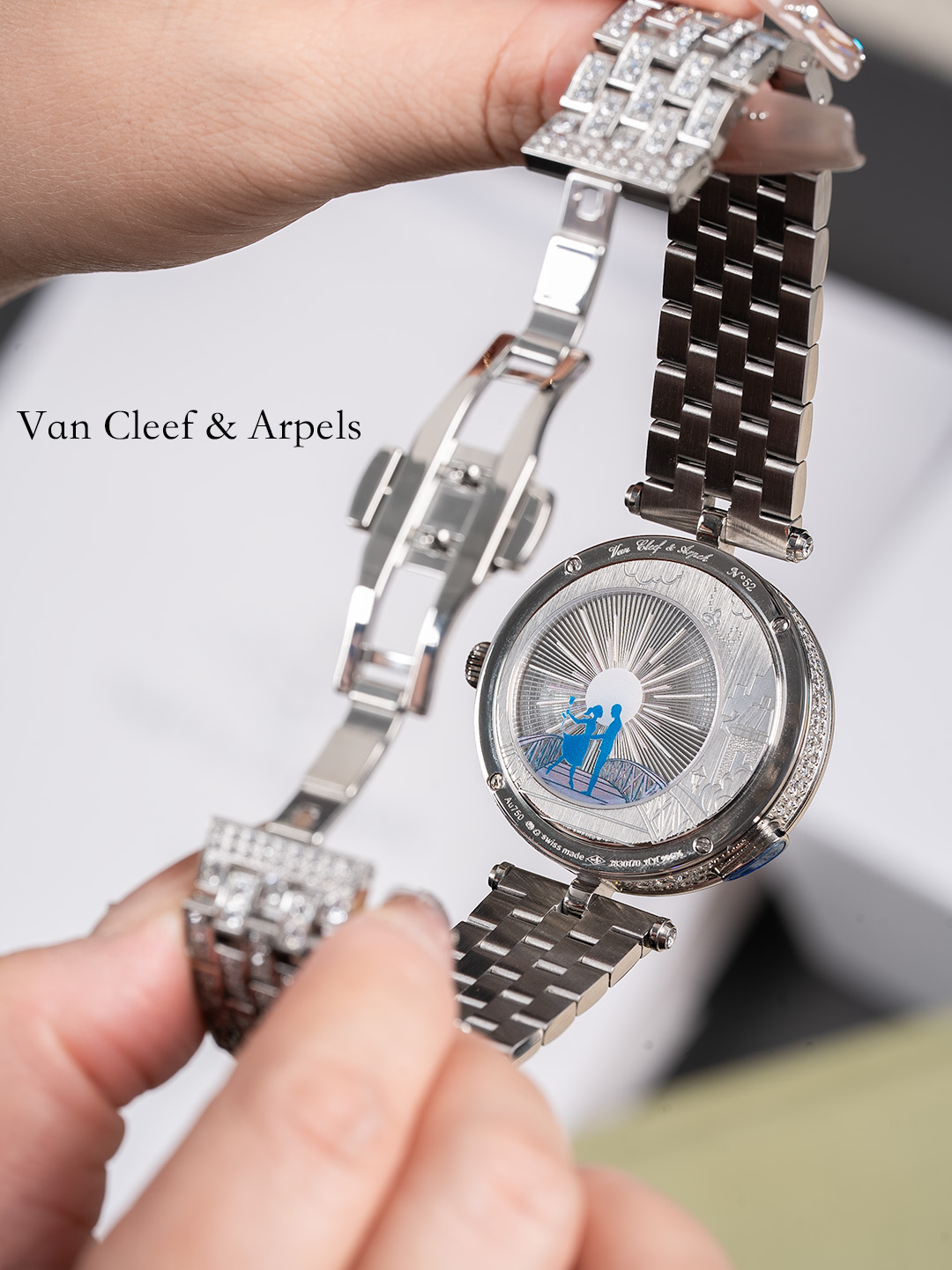 Elegant 5G Lover Bridge Watch: Timeless Love and Technology Integration - 图片 8