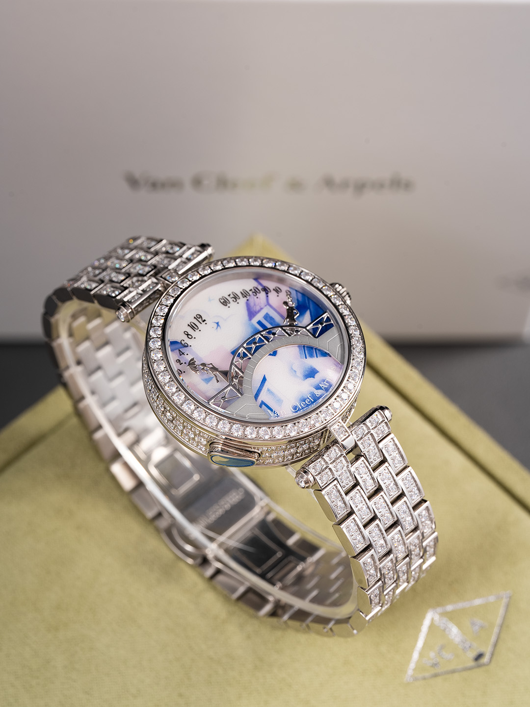 Elegant 5G Lover Bridge Watch: Timeless Love and Technology Integration - 图片 6