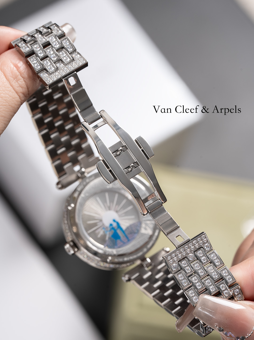 Elegant 5G Lover Bridge Watch: Timeless Love and Technology Integration - 图片 9