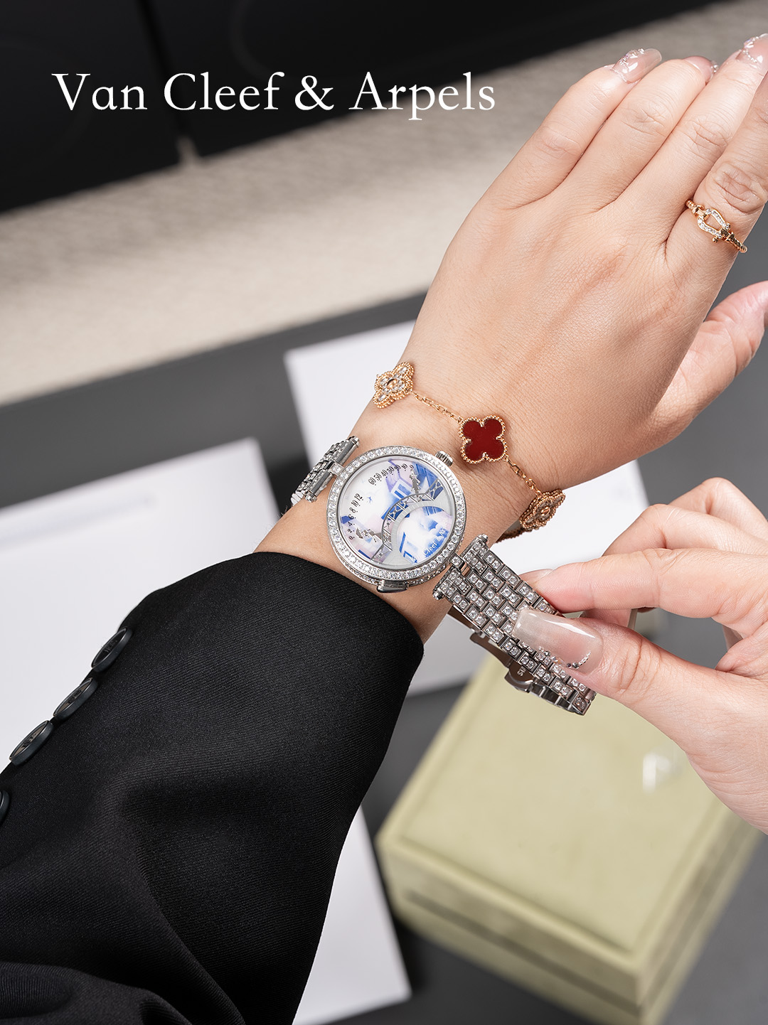 Elegant 5G Lover Bridge Watch: Timeless Love and Technology Integration - 图片 2