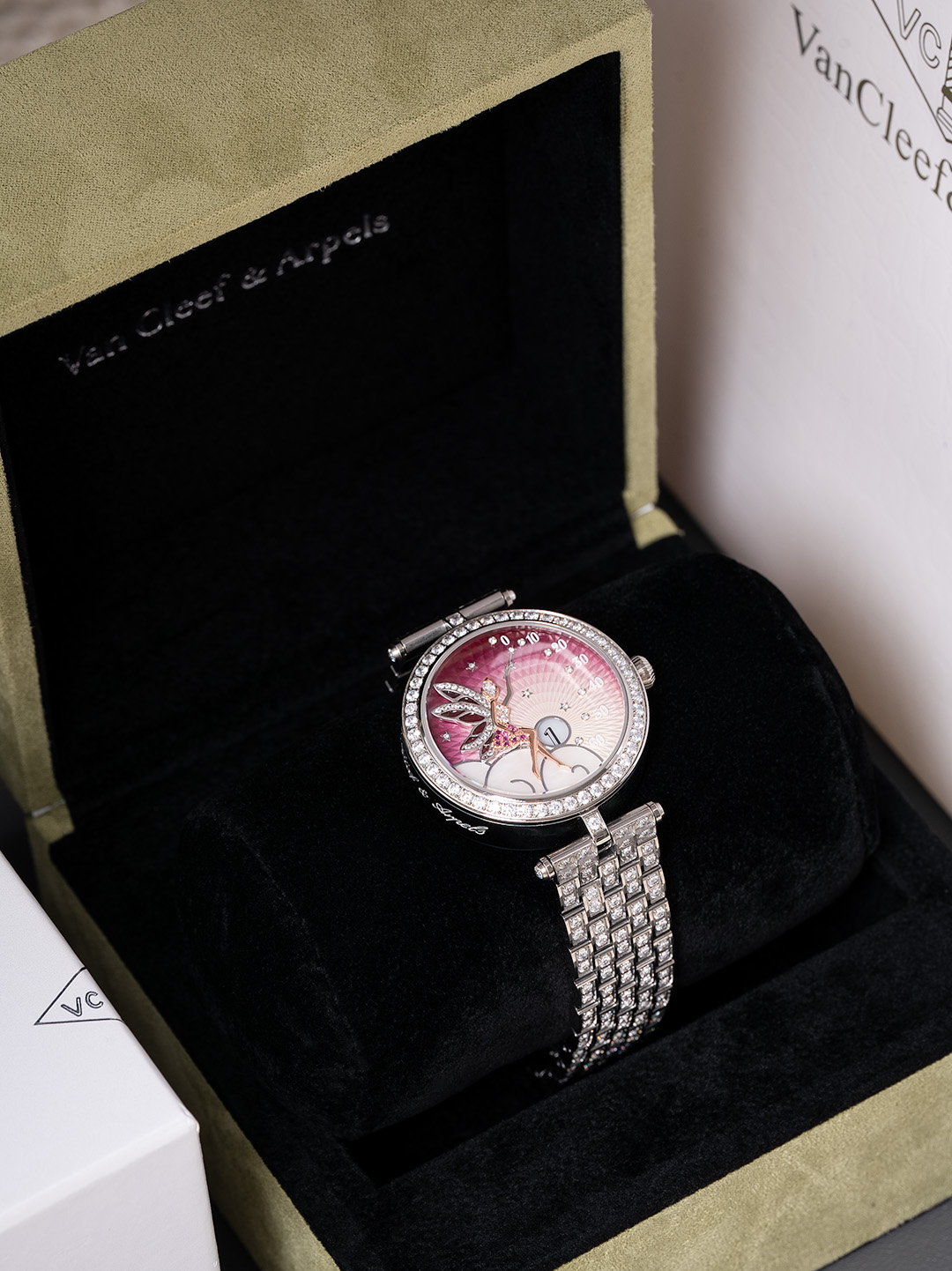 Van Cleef & Arpels Lady Férie Wristwatch: Symbol of Joy and Hope - 图片 3