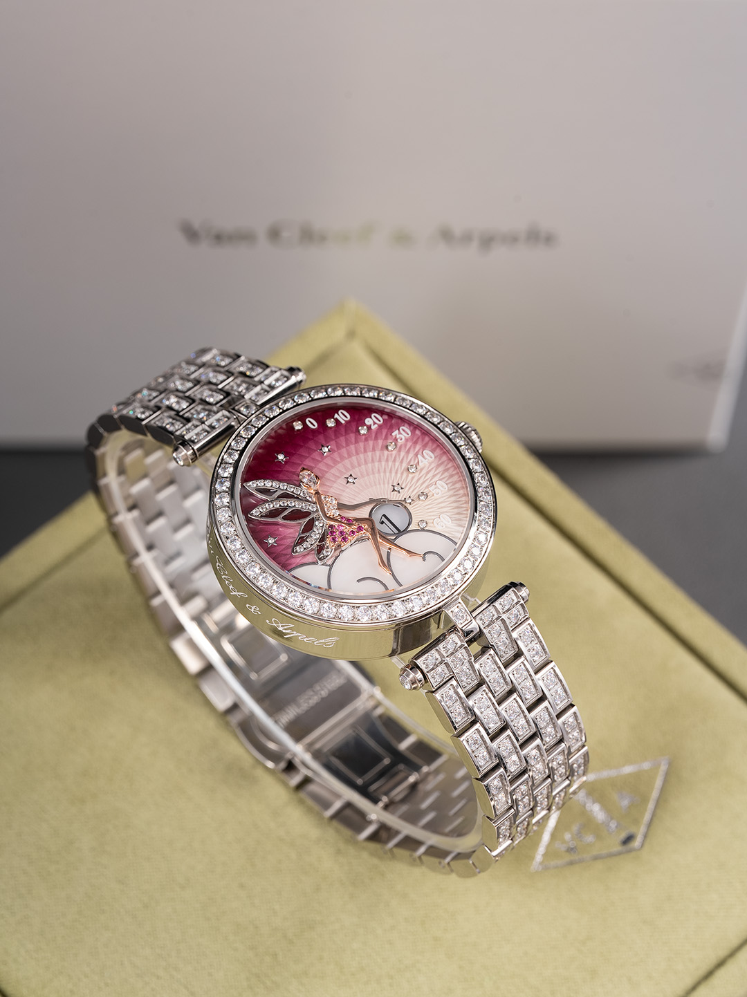 Van Cleef & Arpels Lady Férie Wristwatch: Symbol of Joy and Hope - 图片 5