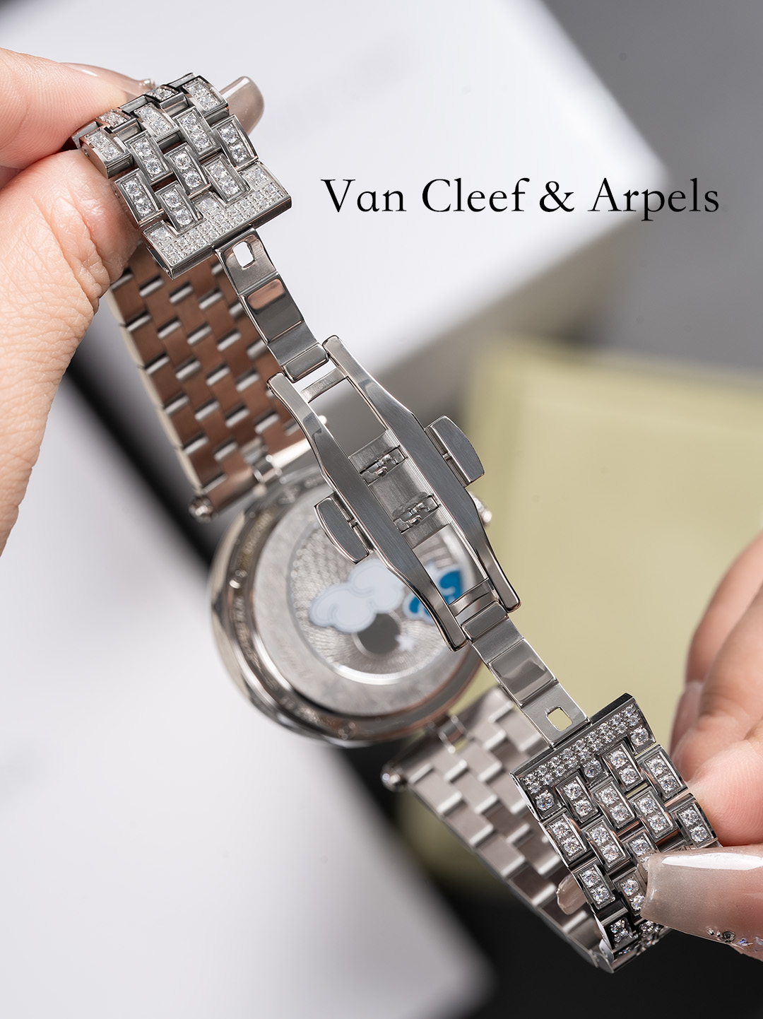 Van Cleef & Arpels Lady Férie Wristwatch: Symbol of Joy and Hope - 图片 9