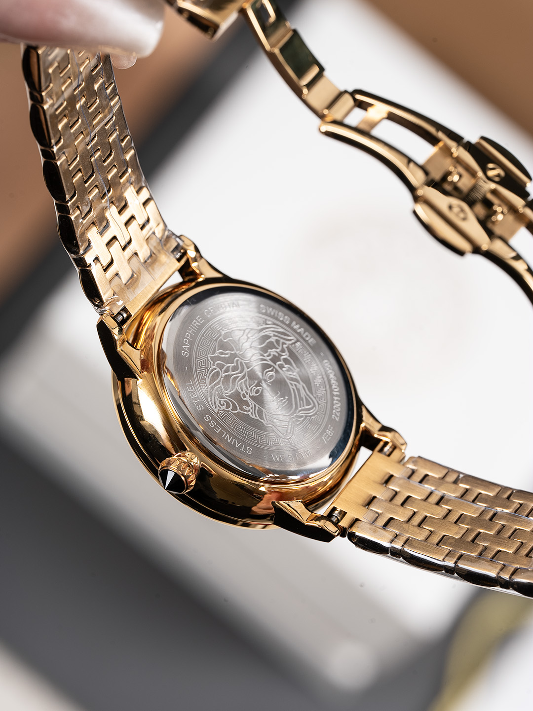 白380，金400，新款 范思哲  VERSACE MEDUSA ALCHEMY系列，表径38mm，浮雕艺术、立体呈现，采用透明树脂，悬浮3D美杜莎头像以及希腊回纹图案，光线照射下，享受晶莹剔透视觉体验