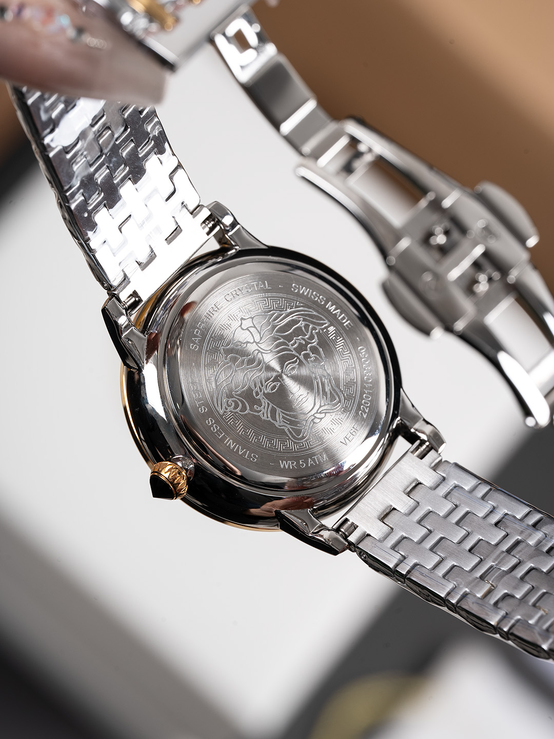 白380，金400，新款 范思哲  VERSACE MEDUSA ALCHEMY系列，表径38mm，浮雕艺术、立体呈现，采用透明树脂，悬浮3D美杜莎头像以及希腊回纹图案，光线照射下，享受晶莹剔透视觉体验