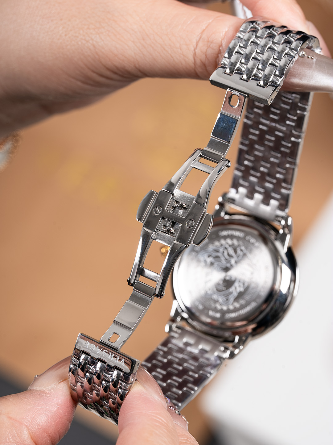 白380，金400，新款 范思哲  VERSACE MEDUSA ALCHEMY系列，表径38mm，浮雕艺术、立体呈现，采用透明树脂，悬浮3D美杜莎头像以及希腊回纹图案，光线照射下，享受晶莹剔透视觉体验