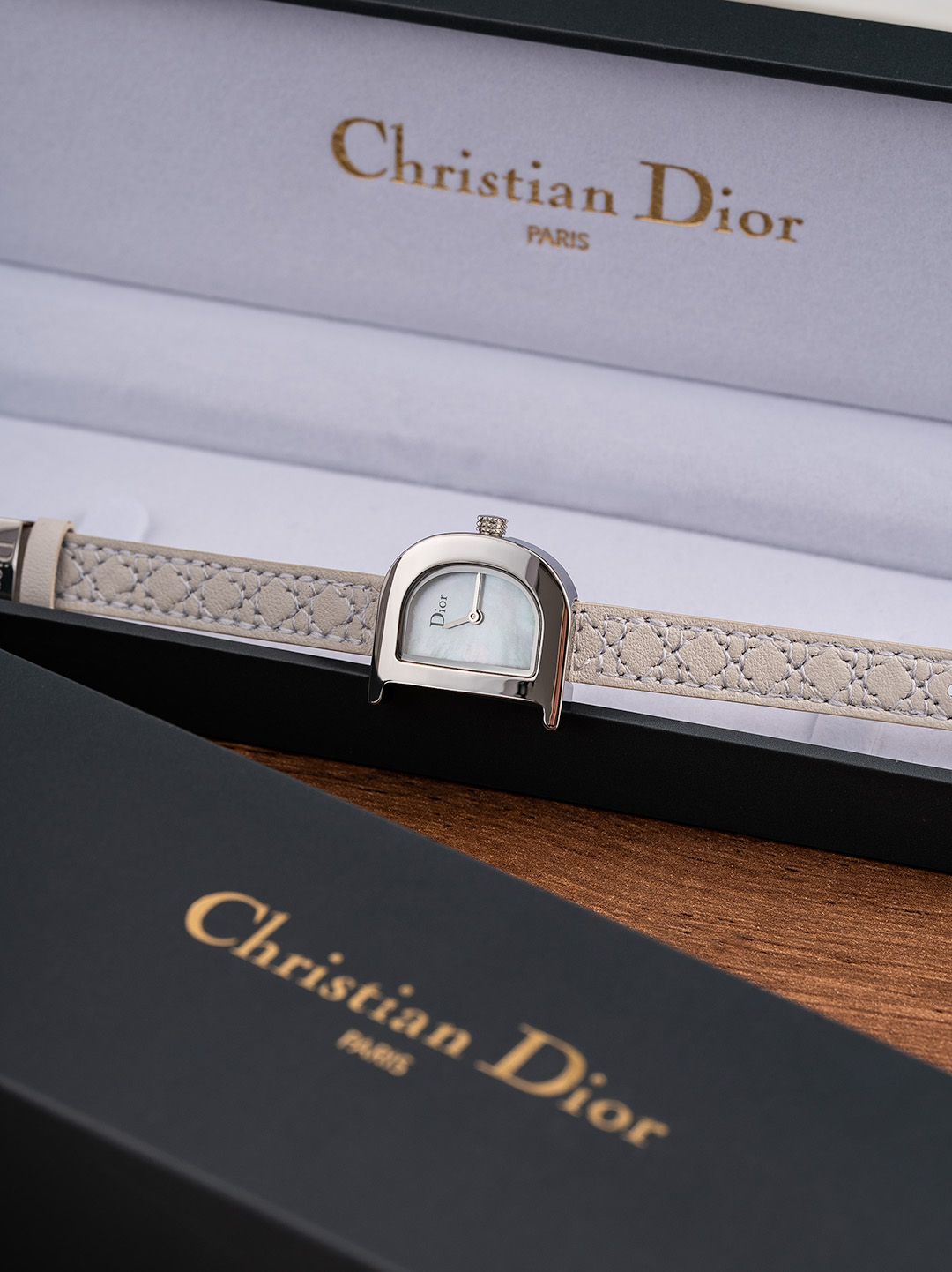 Vintage Dior Diène Watch: Simple Dashboard for Recording Time in a Minimalist Life