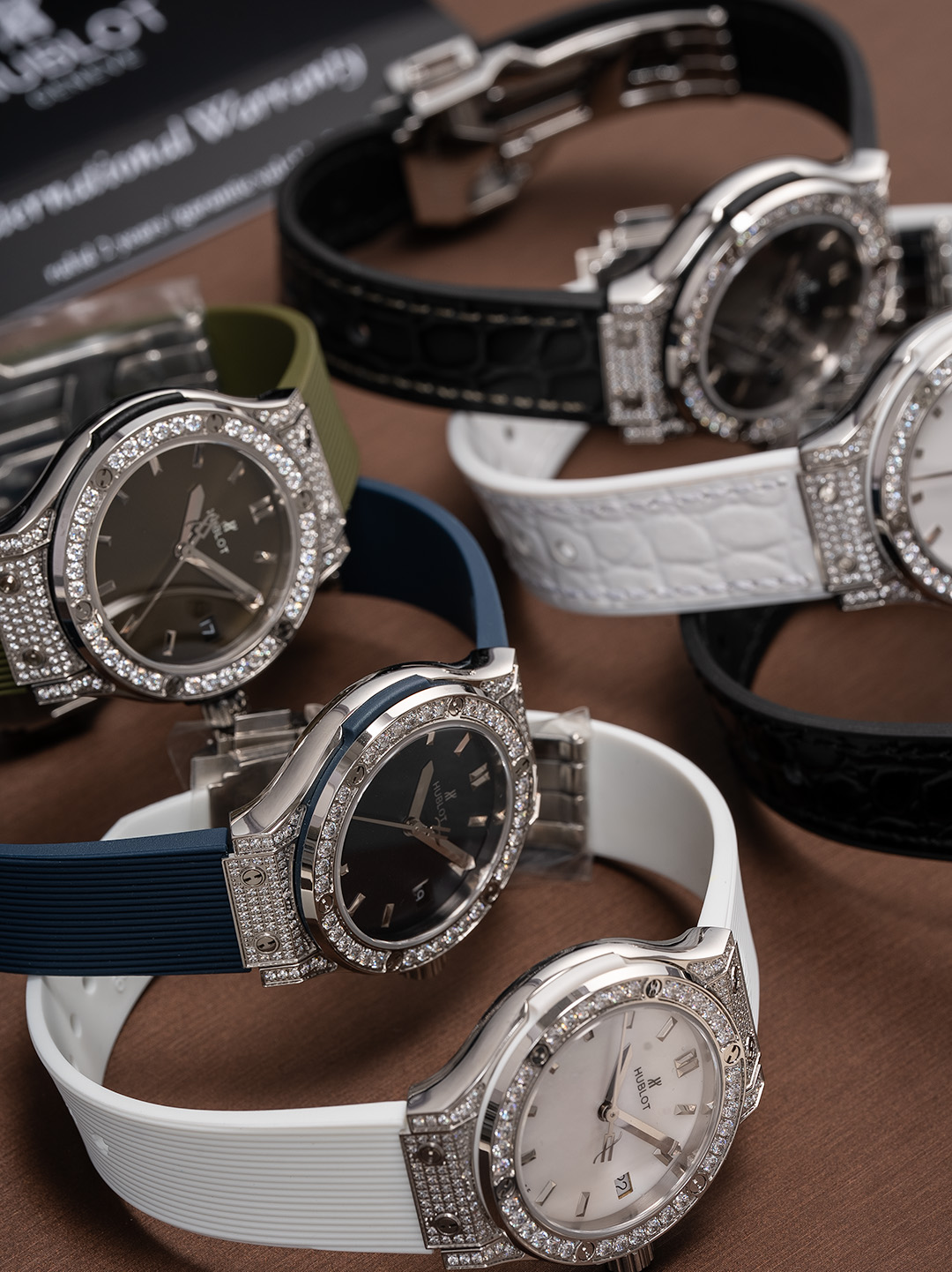 NO:394465,Original model opening, the highest version replica Hublot (Hengbao) classic fusion series, women's high-end watch!  The latest Hublot women's 33mm watch is launched, with the quality of replicas at high-end, and the overall structure is consistent with the original structure!  Details 1: Use Swiss Ronda quartz movement crocodile leather strap 2: The shell is polished delicately and white, and the oblique polished arc chamfer is consistent with the authentic product. 3 The literals are consistent with the authentic product in comparison with various constant lights!  4: The case thickness is the same as that of the genuine product. 5: The watch is made of original molding, and the accessories of the replicas can be replaced with the genuine product. crocodile skin19860909原版开模 最高版本复刻 宇舶Hublot（恒宝）经典融合系列 女款高端腕表！最新推出宇舶女款33mm腕表,在高端复刻品质一如继往, 整体结构与原装结构保持一致！细节方面1 :采用瑞士朗达石英机芯 鳄鱼皮表带 2 : 壳身抛光细腻洁白光亮,斜边抛光弧度倒角与正品一致,3 字面与正品在各种常光的对比下一致！4 : 表壳厚度与正品一致5 : 腕表采用原装开模制做,复刻品之配件可以与原装正品互为通用替换,,crocodile skin,Watch