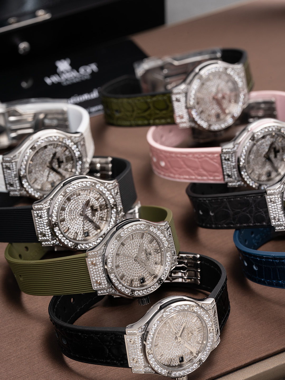 NO:394469,Original model opening, the highest version replica Hublot (Hengbao) classic fusion series, women's high-end watch!  The latest Hublot women's 33mm watch is launched, with the quality of replicas at high-end, and the overall structure is consistent with the original structure!  Details 1: Use Swiss Ronda quartz movement crocodile leather strap 2: The shell is polished delicately and white, and the oblique polished arc chamfer is consistent with the authentic product. 3 The literals are consistent with the authentic product in comparison with various constant lights!  4: The case thickness is the same as that of the genuine product. 5: The watch is made of original molding, and the accessories of the replicas can be replaced with the genuine product. crocodile skin19860909原版开模 最高版本复刻 宇舶Hublot（恒宝）经典融合系列 女款高端腕表！最新推出宇舶女款33mm腕表,在高端复刻品质一如继往, 整体结构与原装结构保持一致！细节方面1 :采用瑞士朗达石英机芯 鳄鱼皮表带 2 : 壳身抛光细腻洁白光亮,斜边抛光弧度倒角与正品一致,3 字面与正品在各种常光的对比下一致！4 : 表壳厚度与正品一致5 : 腕表采用原装开模制做,复刻品之配件可以与原装正品互为通用替换,,crocodile skin,Watch