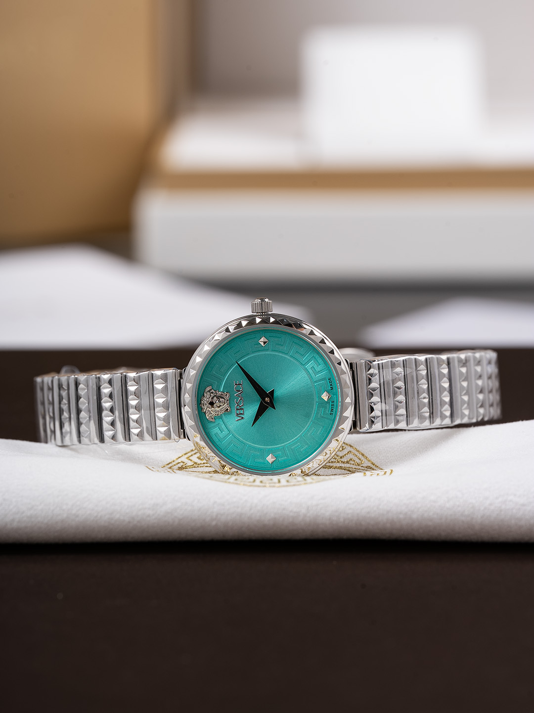 Versace Montre Femme Turquoise Cadran Argent Bracelet Acier Inoxydable Suisse