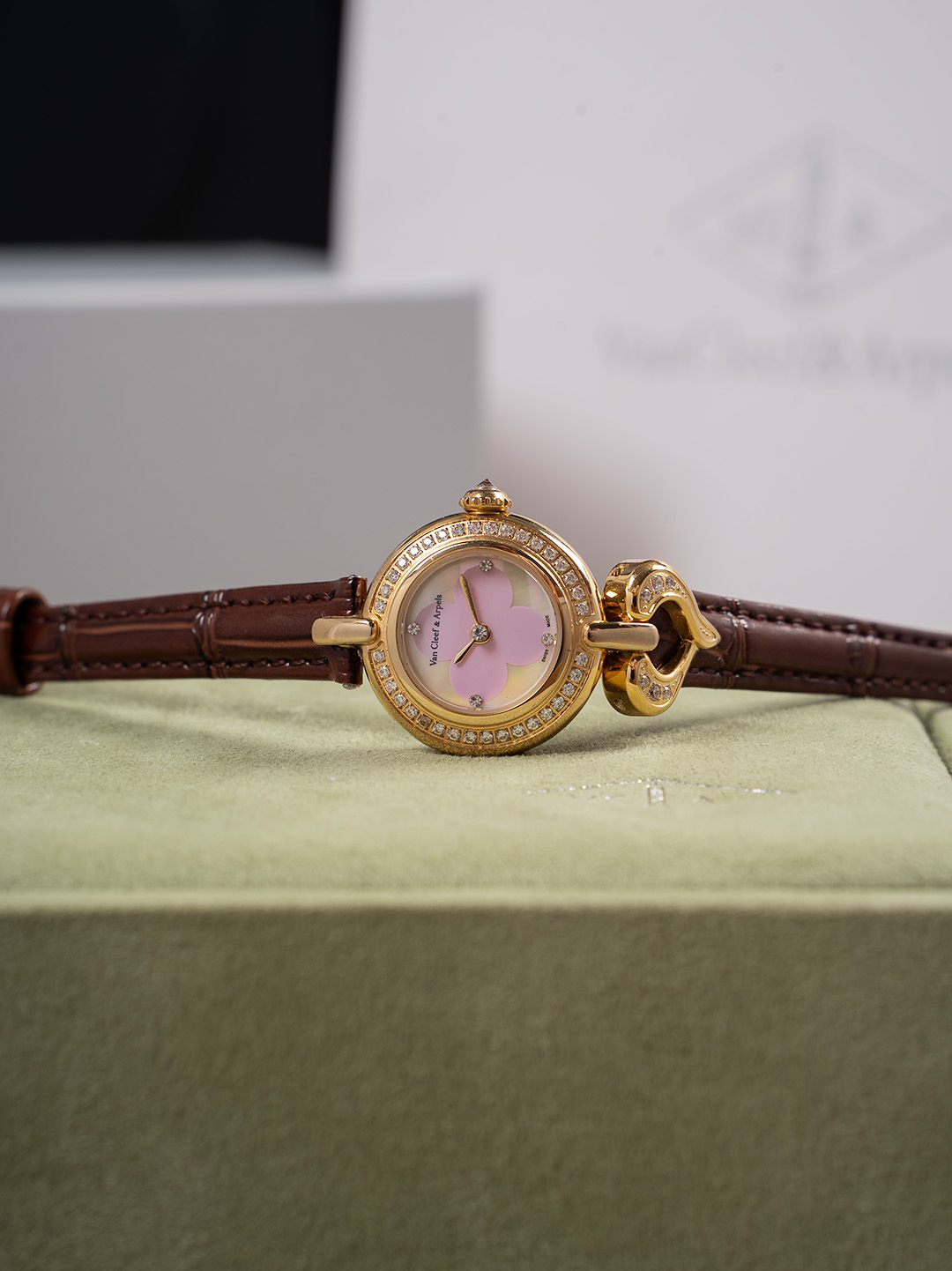 Van Cleef & Arpels Charms Gold Diamond Ladies Watch, 25mm, Black Leather Strap 3 o 1j5e5itr71qbnml7b9m10qk1oe51