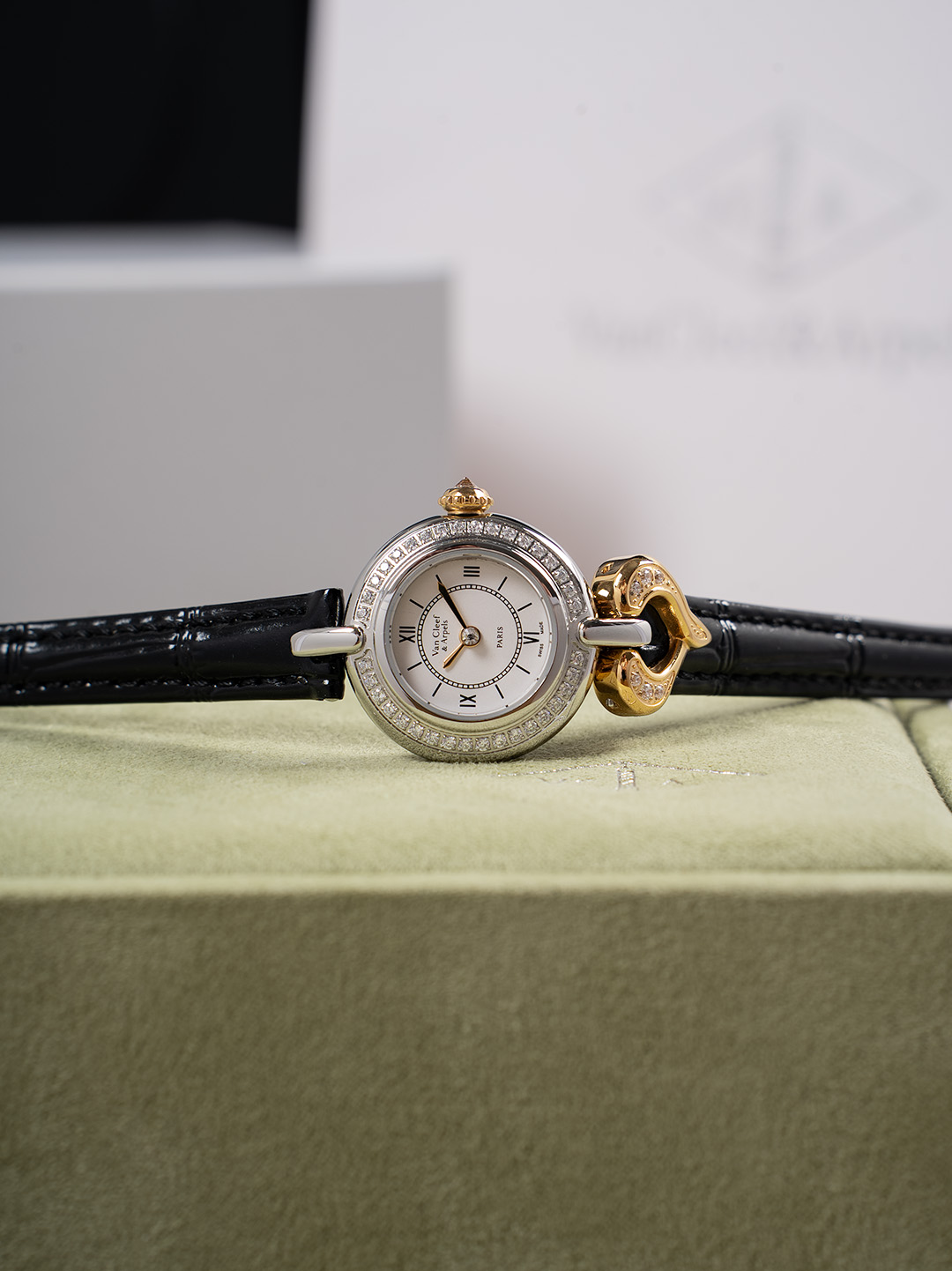 Van Cleef & Arpels Charms Gold Diamond Ladies Watch, 25mm, Black Leather Strap 7 o 1j5e5itr7euh17tdgpbdgn104d5