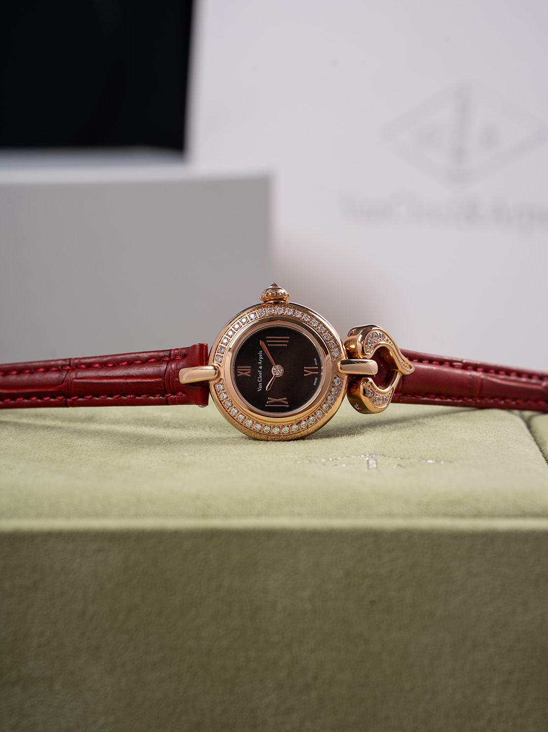 Van Cleef & Arpels Charms Gold Diamond Ladies Watch, 25mm, Black Leather Strap 4 o 1j5e5itr7hkd1f621l8c1s7p1g2k2