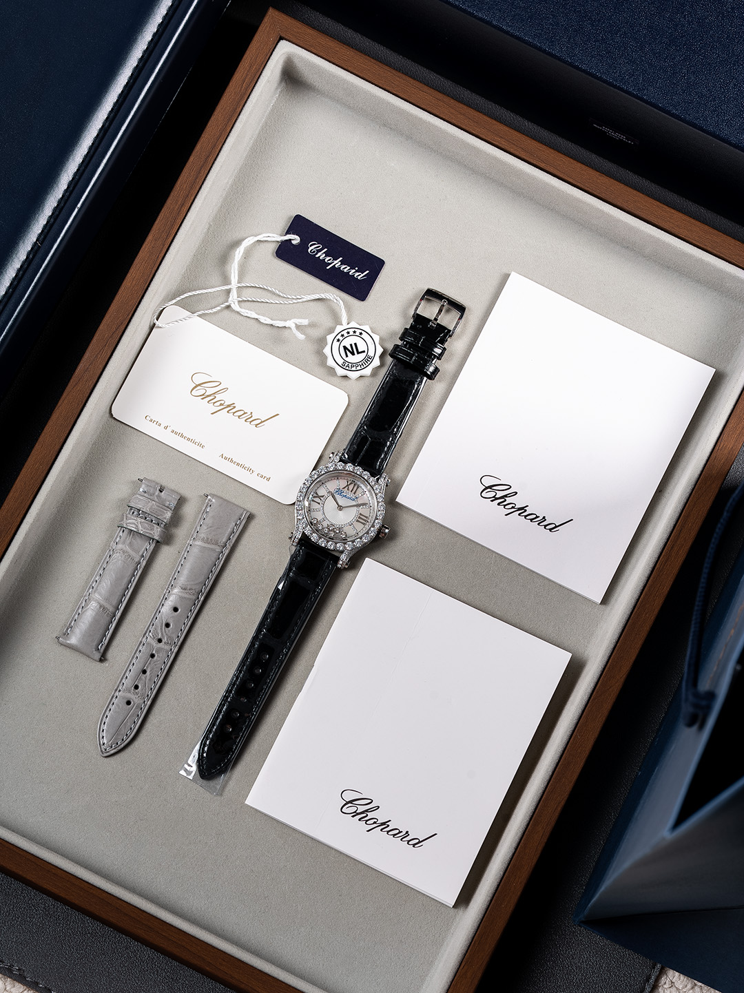 NO:541813,Real shot, strong sales, Chopard HAYDIAMONDS, mechanical, crocodile leather version, really beautiful, heart beats at a glance, super beautiful, the only latest counter version on the entire network, undoubtedly, I recognize the exclusive real shot, Chopard has always been the protagonist of the female watch industry, instantly kills all versions of the market, of course the price is also the most expensive on the entire network, great value for money, the colors of the American crocodile leather are different from the market, it is really high-end, it has been revised and upgraded, it is said that love is defeated by details, classic models have always been in short supply,,chopard,crocodile skin19860909实拍 强势开卖 萧邦HAYDIAMONDS 机械 鳄鱼皮版本  实在是过分美丽 一眼就怦然心动 超美 全网唯一最新专柜版本无疑了 认准独家实拍 萧邦一直都是女表界的主角大腕儿 秒杀市场一切版本 当然价格也是全网最贵 物超所值 美洲鳄鱼皮区别市场货的各路版本颜色 真的很高级 已经改版了升级了 都说爱情被细节打败 经典款从来都是供不应求,,chopard,crocodile skin,Watch