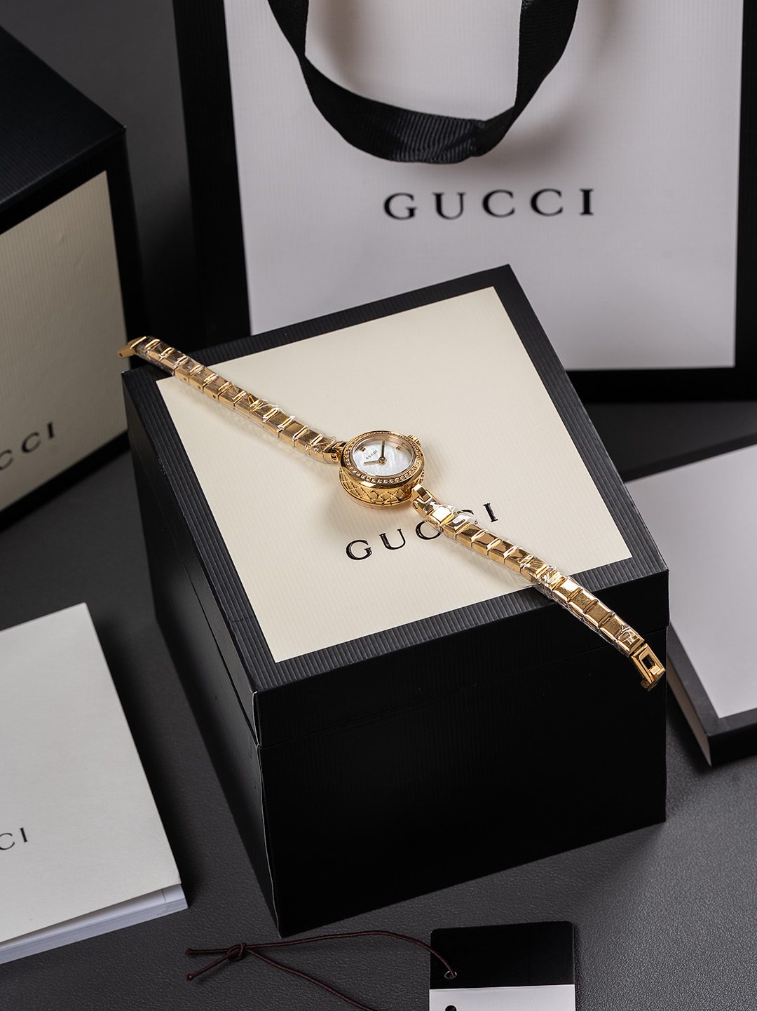 NO:553457,GUCCI Gucci's latest counter synchronized quartz women's watch, original Swiss movement, sapphire glass, watch diameter 22mm, 316L stainless steel strap, fine bracelet full of medieval flavor, gold is the first choice for noble gifts,,gucci,gucci,gold19860909GUCCI古驰 最新专柜同步石英女表,原装瑞士机芯,蓝宝石玻璃,表径22mm,316L精钢表带,精细的表链满满中古的味道,黄金贵气送礼首选,,gucci,gucci,gold,Watch