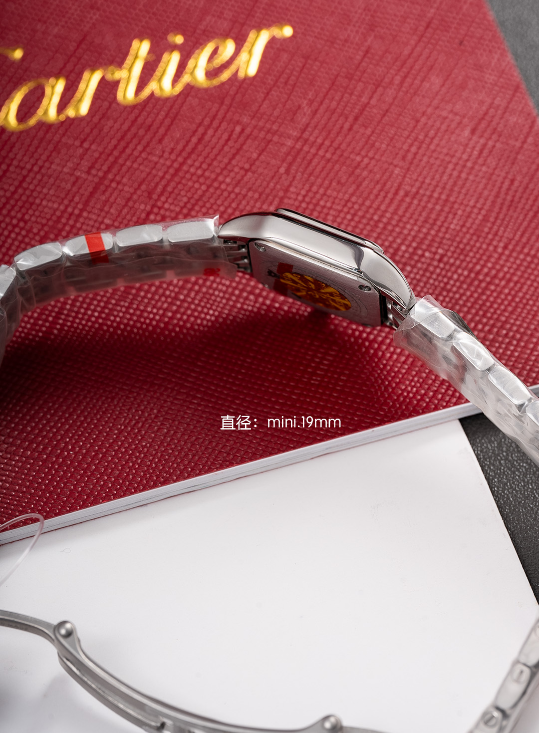 Cartier K12 出品的迷你卡地亚猎豹女士腕表 精准戳中小个子女生与白领需求 19MM 小巧表盘贴合纤细手腕