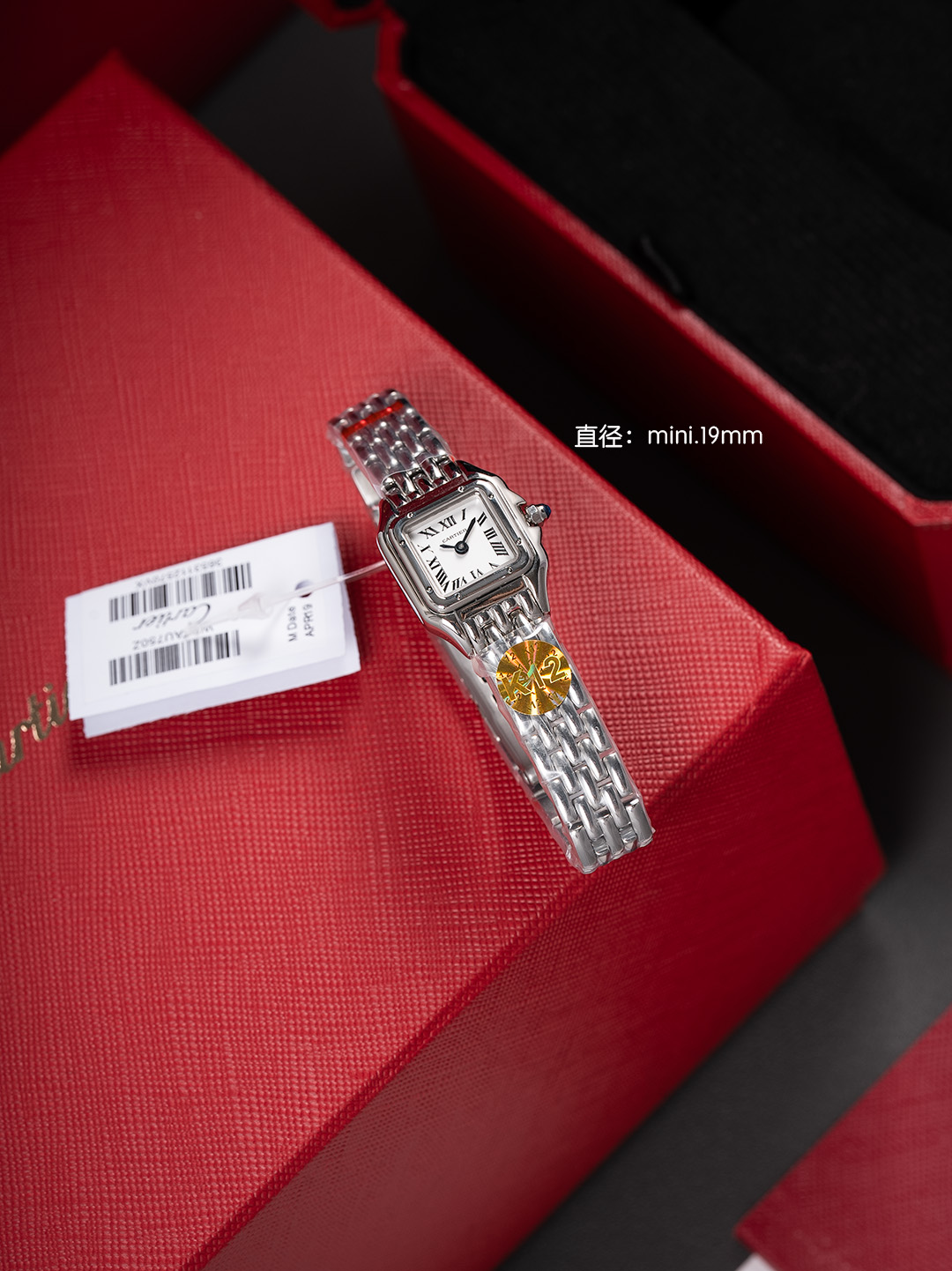 Cartier K12 出品的迷你卡地亚猎豹女士腕表 精准戳中小个子女生与白领需求 19MM 小巧表盘贴合纤细手腕