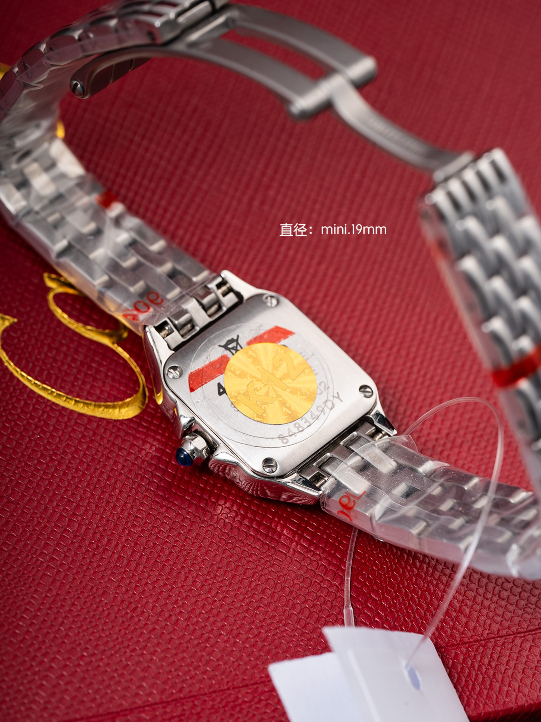 Cartier K12 出品的迷你卡地亚猎豹女士腕表 精准戳中小个子女生与白领需求 19MM 小巧表盘贴合纤细手腕