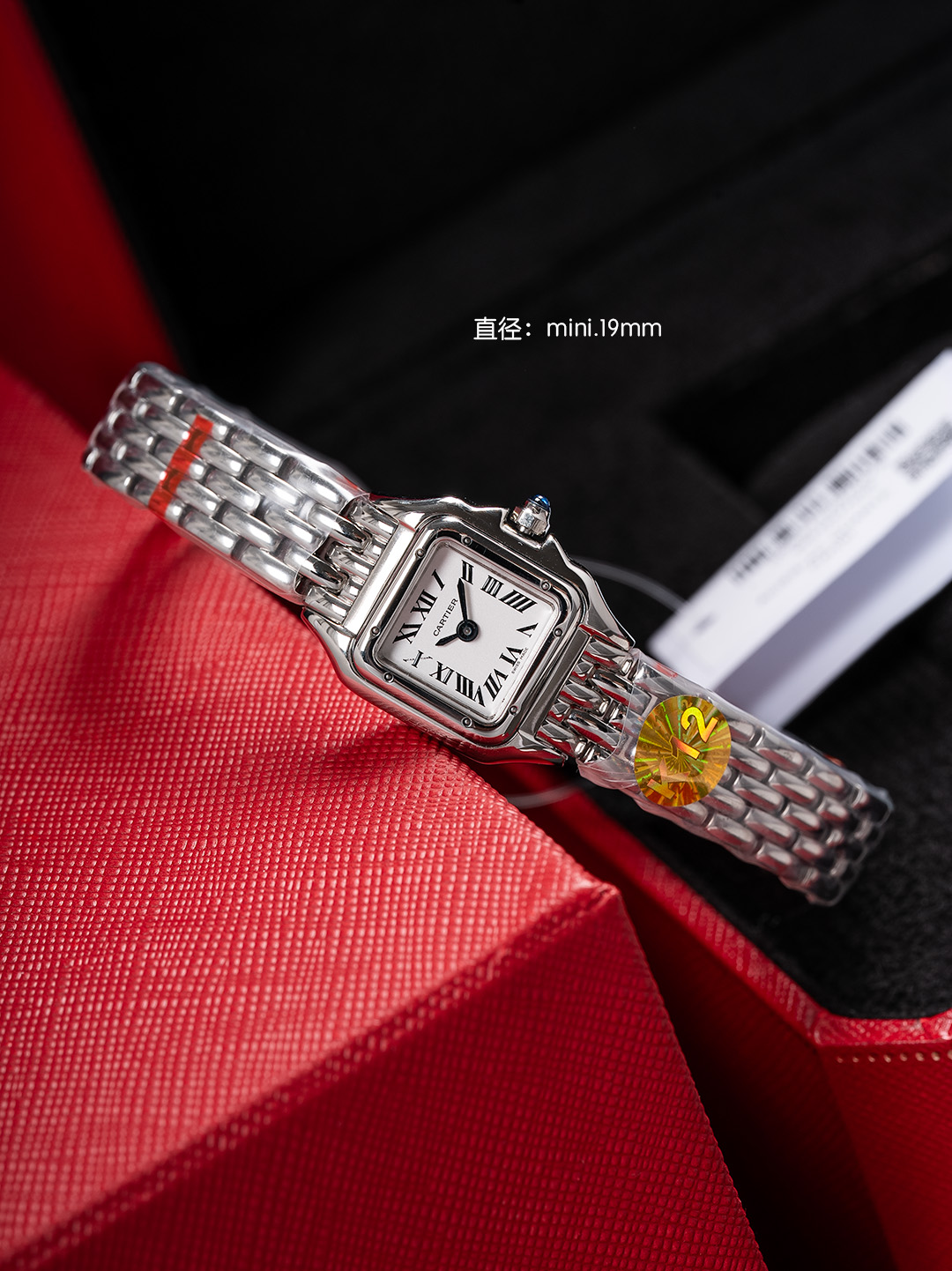Cartier K12 出品的迷你卡地亚猎豹女士腕表 精准戳中小个子女生与白领需求 19MM 小巧表盘贴合纤细手腕