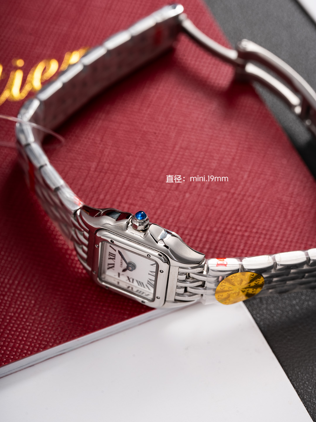 Cartier K12 出品的迷你卡地亚猎豹女士腕表 精准戳中小个子女生与白领需求 19MM 小巧表盘贴合纤细手腕