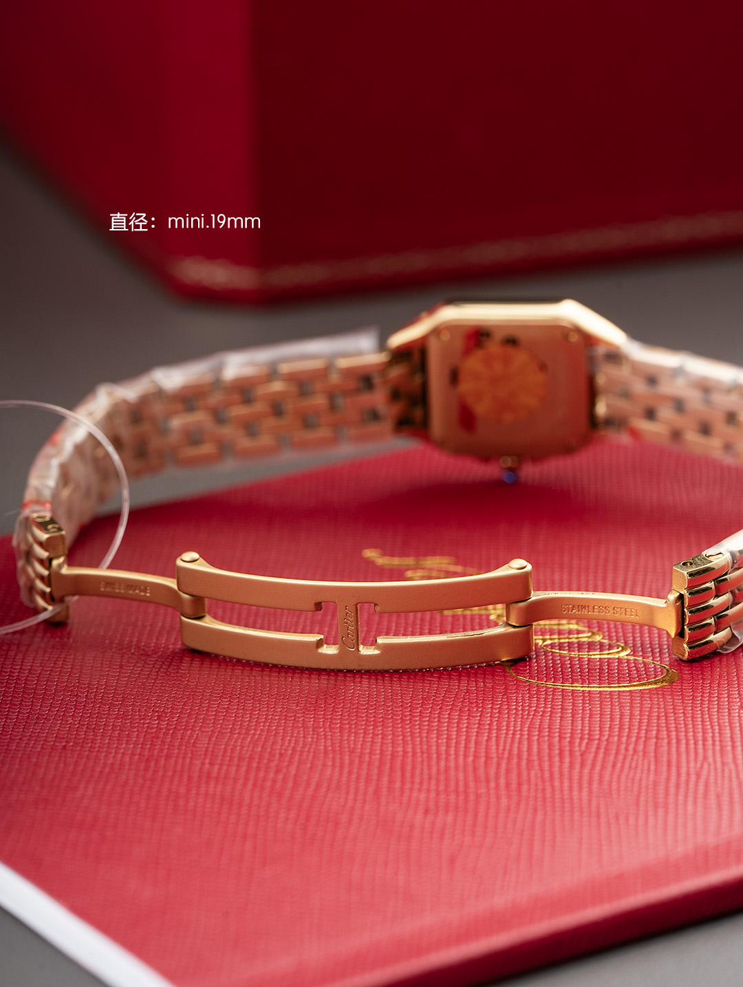 Cartier K12 出品的迷你卡地亚猎豹女士腕表 精准戳中小个子女生与白领需求 19MM 小巧表盘贴合纤细手腕