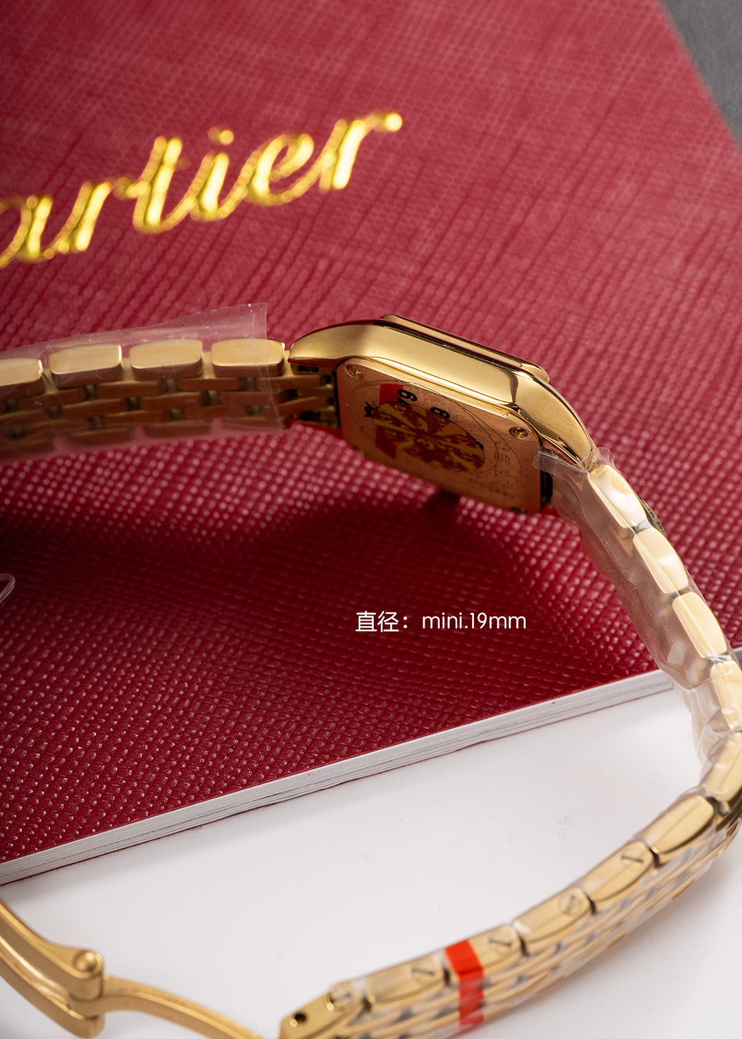 Cartier K12 出品的迷你卡地亚猎豹女士腕表 精准戳中小个子女生与白领需求 19MM 小巧表盘贴合纤细手腕