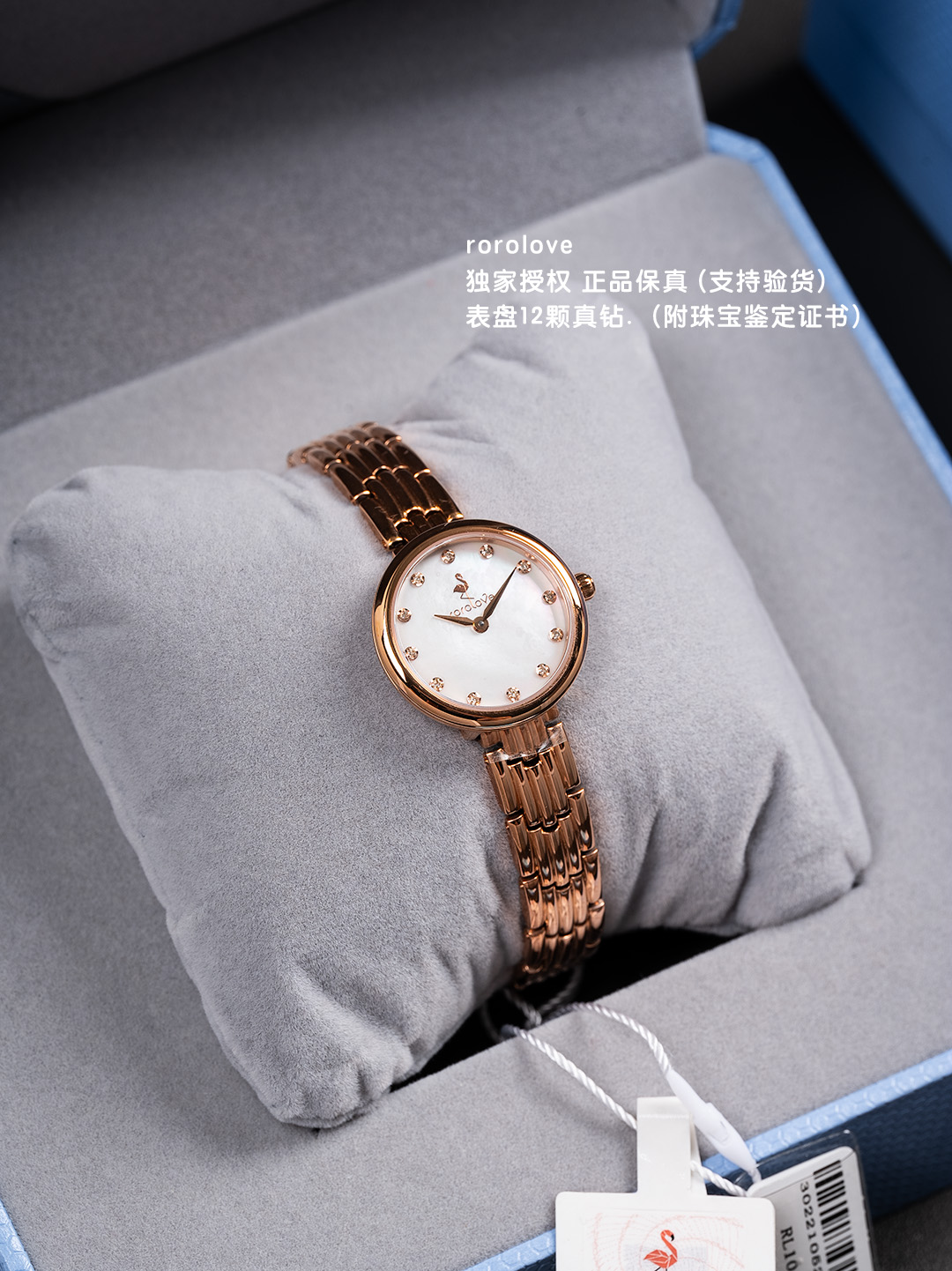 NO:765297,Exclusively authorized, genuine and authentic (inspection supported) 12 real diamonds on the dial. (With jewelry appraisal certificate) Shipping standards: Bare watch with tag and jewelry appraisal certificate. The brand rorolove originated from the Diamond Family watch in London, England. The locals said that flamingos only have one partner in their life, Roey.  Jones was touched by this romantic sentiment. The entire dial has 12 real diamonds. It has a fidelity, one watch and one card jewelry appraisal company authoritative guarantee, and supports counter inspection. The dial diameter is 26mm, the dial has real diamonds, sapphire mirror glass, quartz imported movement, and is 30 meters depth-proof.19860909独家授权 正品保真 (支持验货) 表盘12颗真钻. (附珠宝鉴定证书) 出货标准: 裸表吊牌珠宝鉴定证书 品牌rorolove源自于英国伦敦钻石世家腕表,当地人介绍火烈鸟一生只结一伴侣,Roey Jones被这种浪漫情怀所触动,全表盘带12颗真钻,保真一表一卡珠宝鉴定公司权威保卡,支持专柜验货,表盘直径26mm,表盘真钻,蓝宝石镜面玻璃,石英进口机芯,30米深度防米.,,Watch