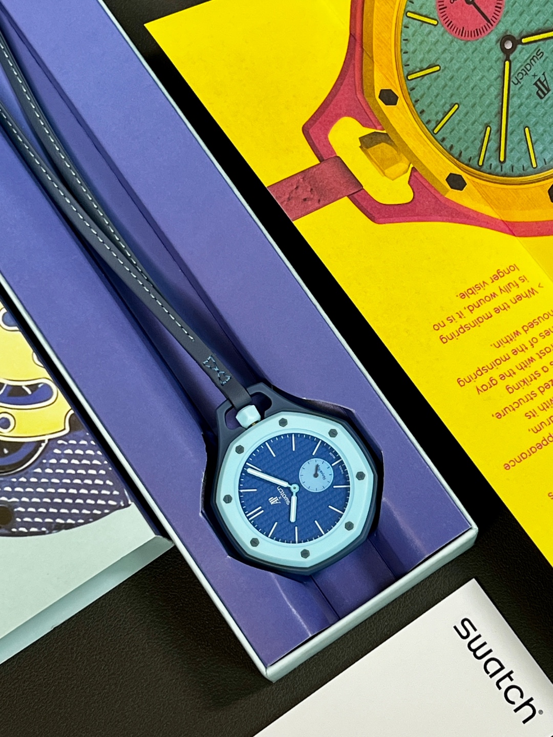 NO:859840,Audemars Piguet x Swatch co-branded model A×Swatch really spend a small amount of money to enjoy the quality of big brands!  The appearance is unique and eye-catching, and the price/performance ratio is very good. It is easy to carry the A co-branding!  The small dial can be detached and used with the attached strap to turn it into a watch in seconds. It can be used as a bag charm or as a watch for daily use. It is a great deal to use it for two purposes!  ,,stuart weitzman audemars19860909爱彼×斯沃琪联名款 A×Swatch 真·花小钱享受大牌质感！颜值别致又耐看, 性价比直接拉满,轻轻松松带上A联名！ 小表盘还能拆下来,配上附赠表带秒变腕表, 既能当包包挂饰又能日常戴手表, 一物两用也太划算啦！,,stuart weitzman,audemars,Watch
