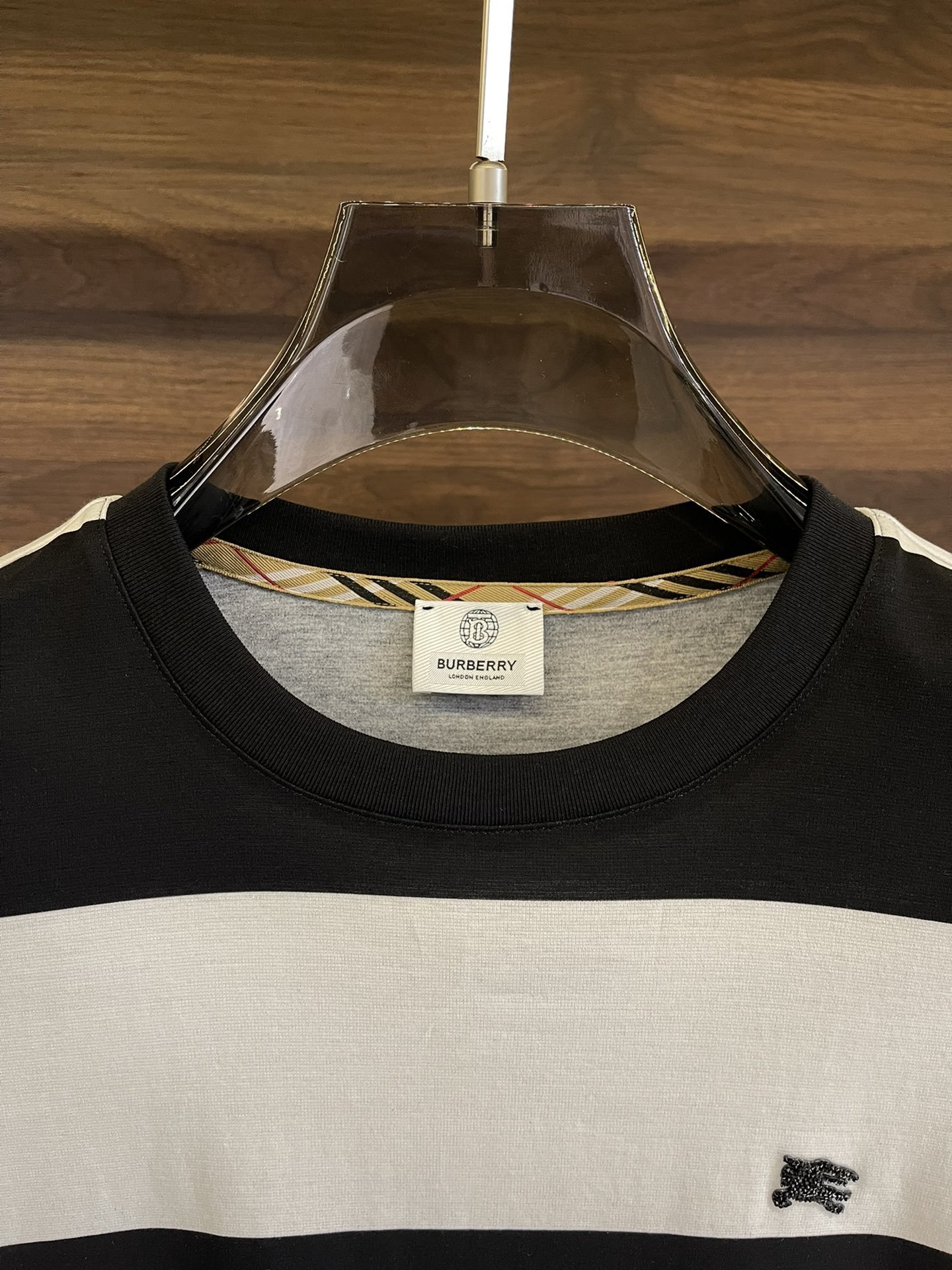 New#Burberry巴宝莉2024春夏专柜同款经典宽条纹短袖T恤采用精致细密双丝光面料简约款式胸前烫