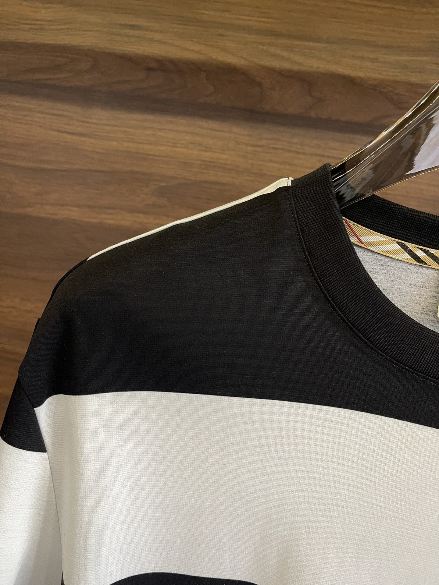 New#Burberry巴宝莉2024春夏专柜同款经典宽条纹短袖T恤采用精致细密双丝光面料简约款式胸前烫