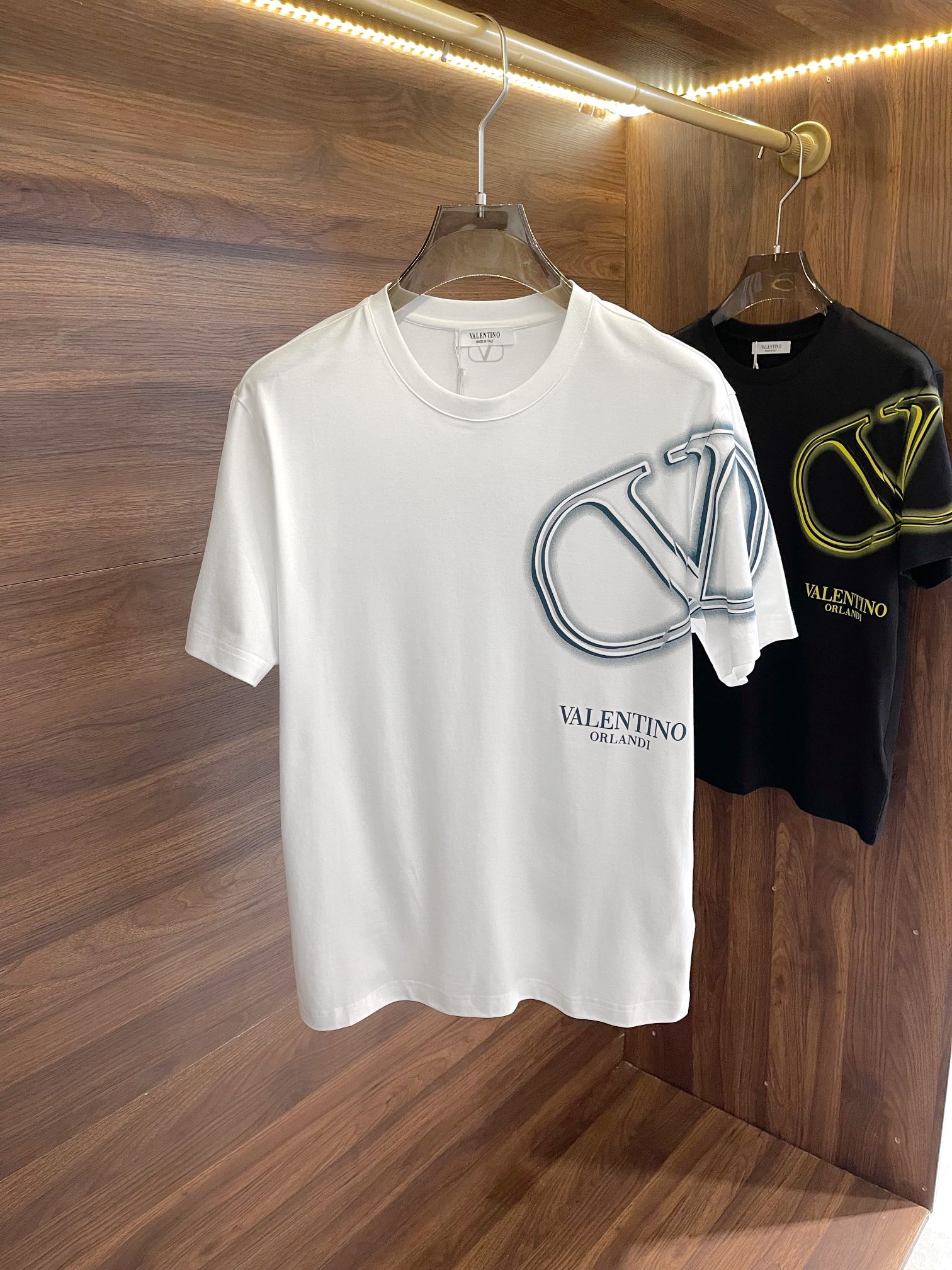 Valentino Abbigliamento T-Shirt Nero Bianco Stampa Uomini Collezione Primavera/Estate Fashion Maniche corte