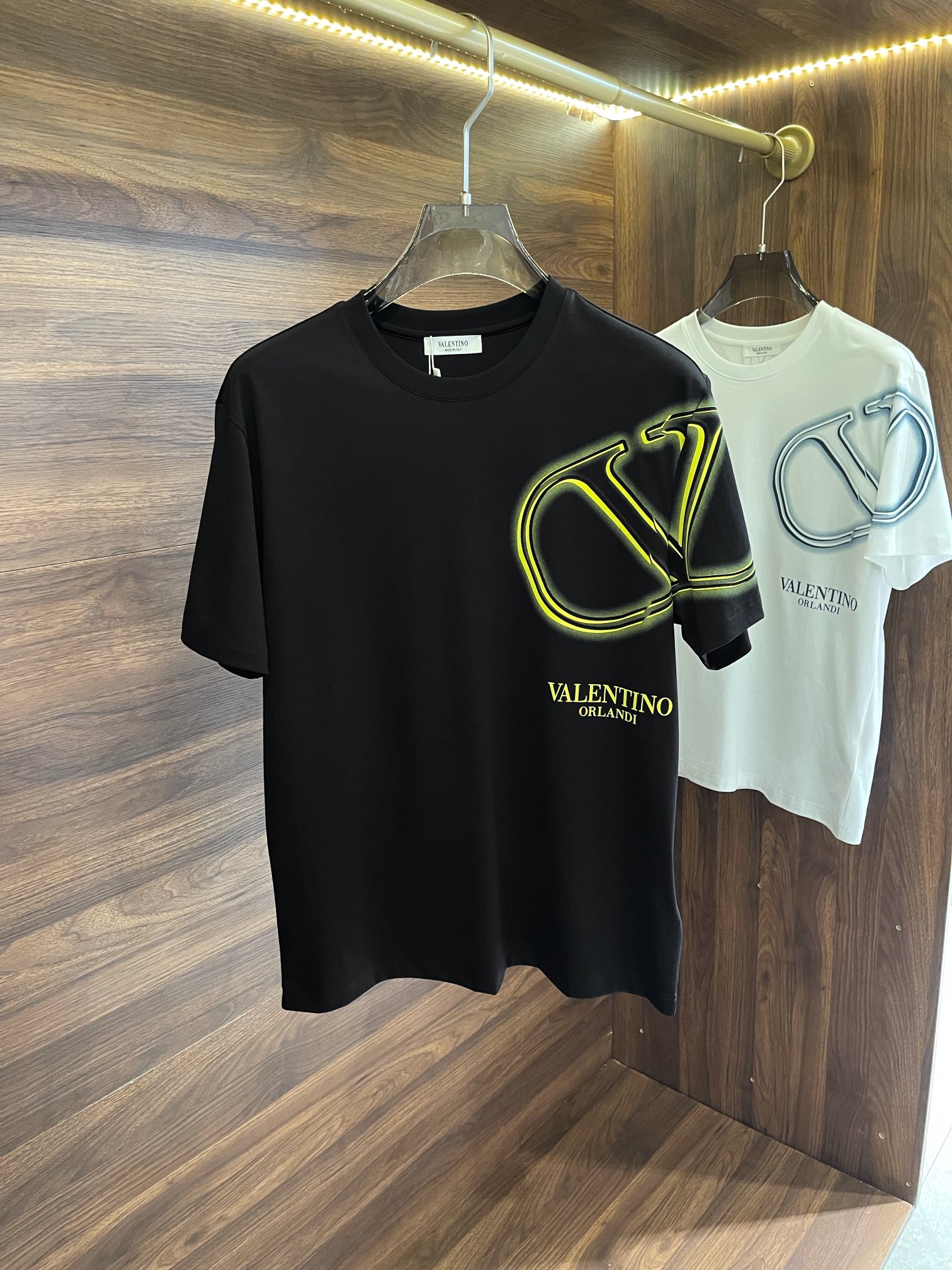 Valentino Repliche
 Abbigliamento T-Shirt Nero Bianco Stampa Uomini Collezione Primavera/Estate Fashion Maniche corte