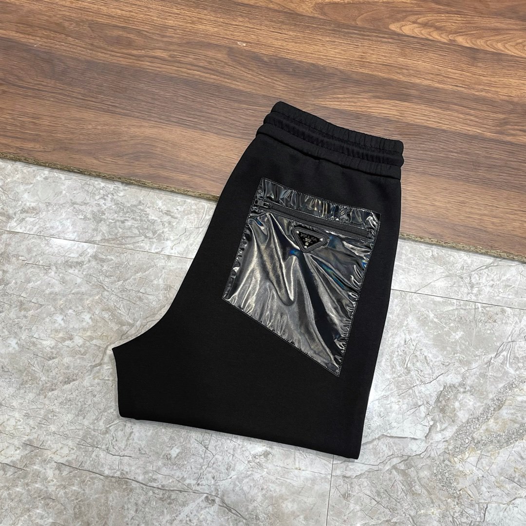 New#PRADA普拉达2024专柜同款休闲短裤官网专柜同步发售双口袋防水拉链设计后兜拼接风衣面料独有的