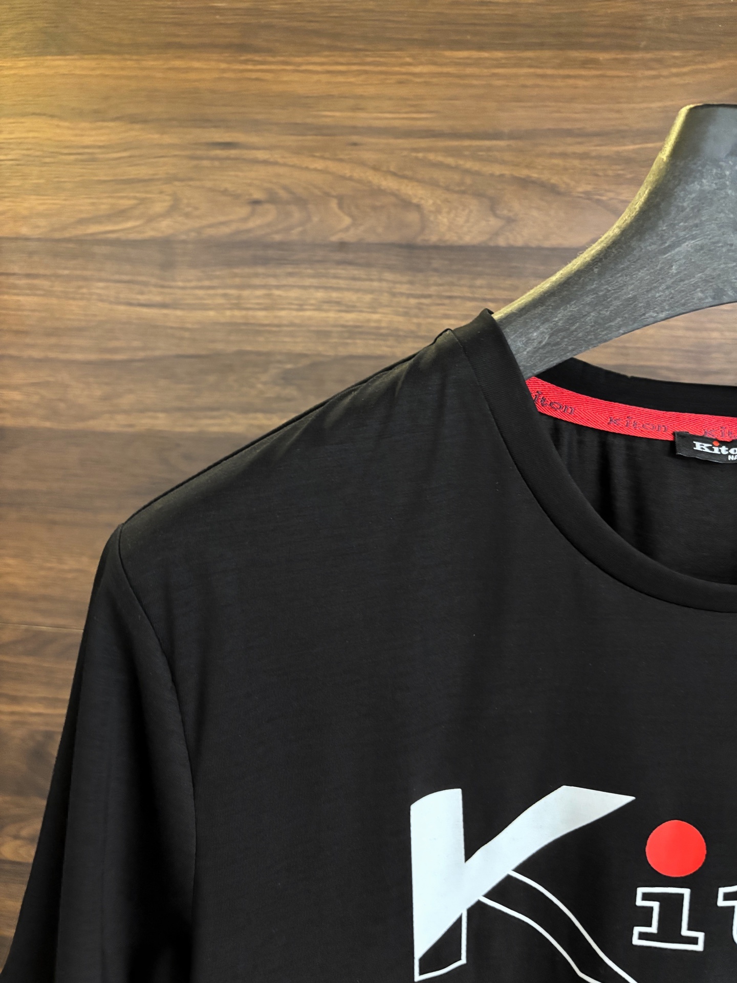 New#
🟥Kiton 奇顿 2025春夏新款男士圆领T恤短袖,冰感爽滑~弹力垂顺纯色圆领短袖T恤,一