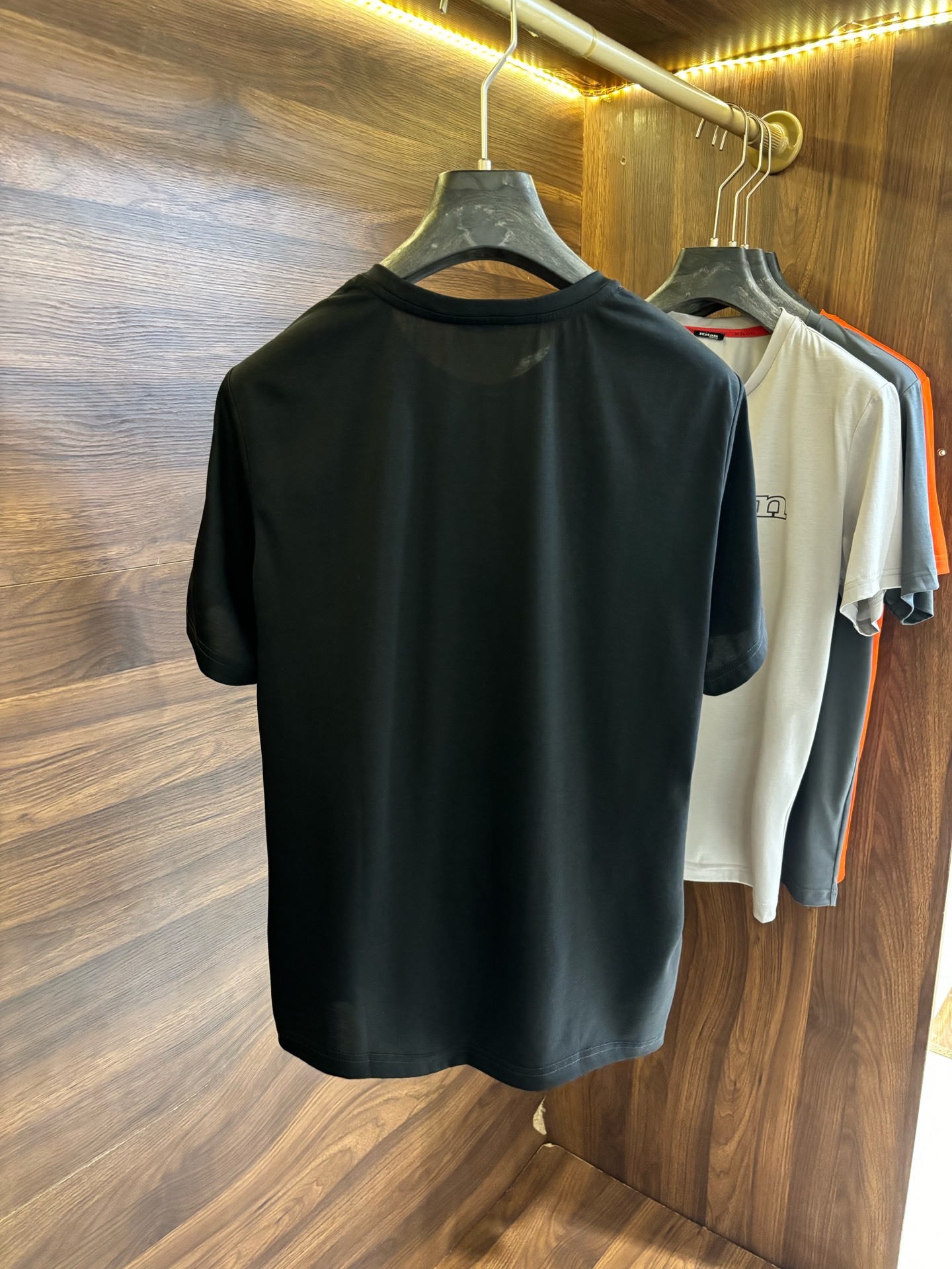 New#
🟥Kiton 奇顿 2025春夏新款男士圆领T恤短袖,冰感爽滑~弹力垂顺纯色圆领短袖T恤,一