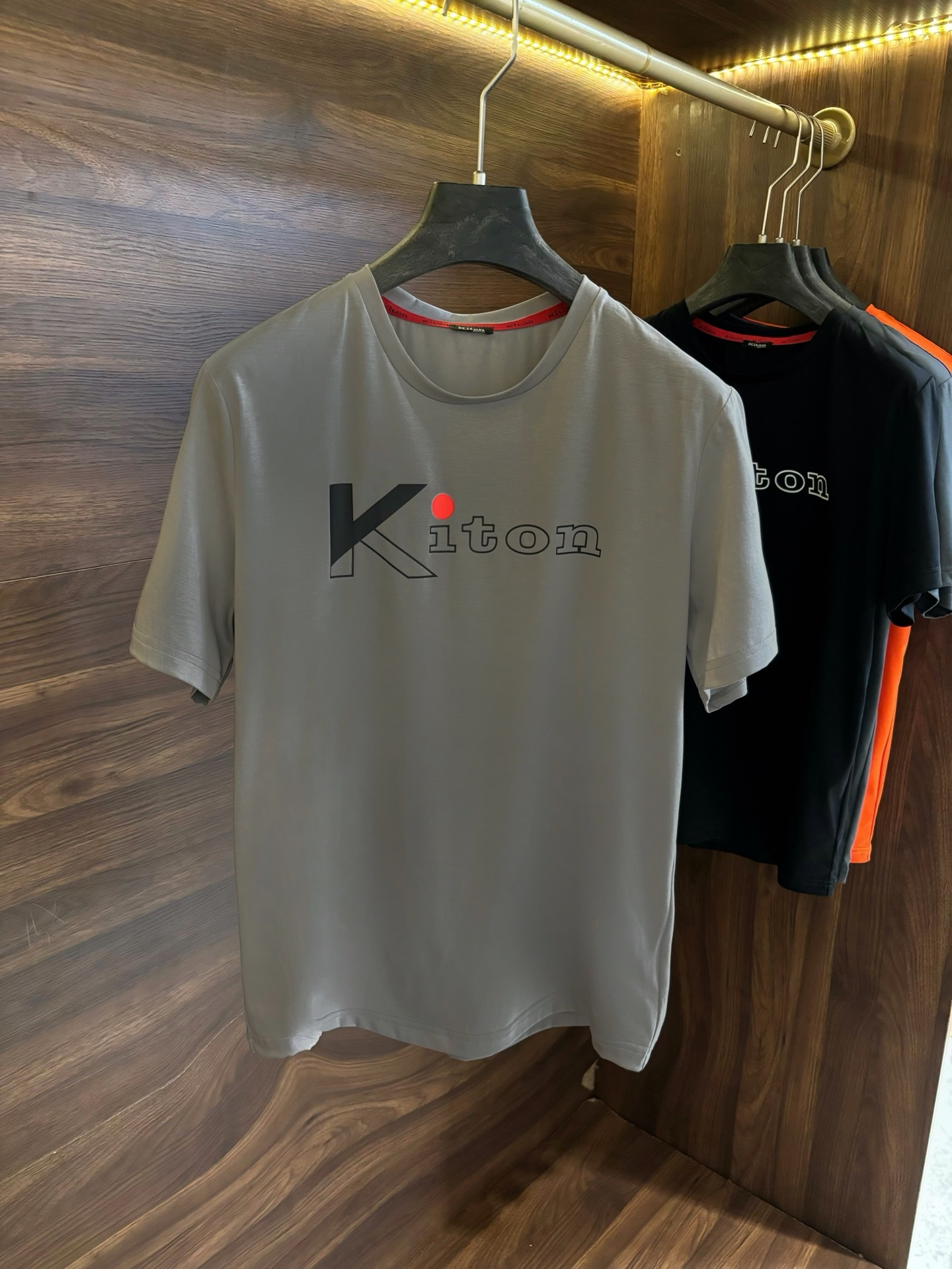 New#
🟥Kiton 奇顿 2025春夏新款男士圆领T恤短袖,冰感爽滑~弹力垂顺纯色圆领短袖T恤,一