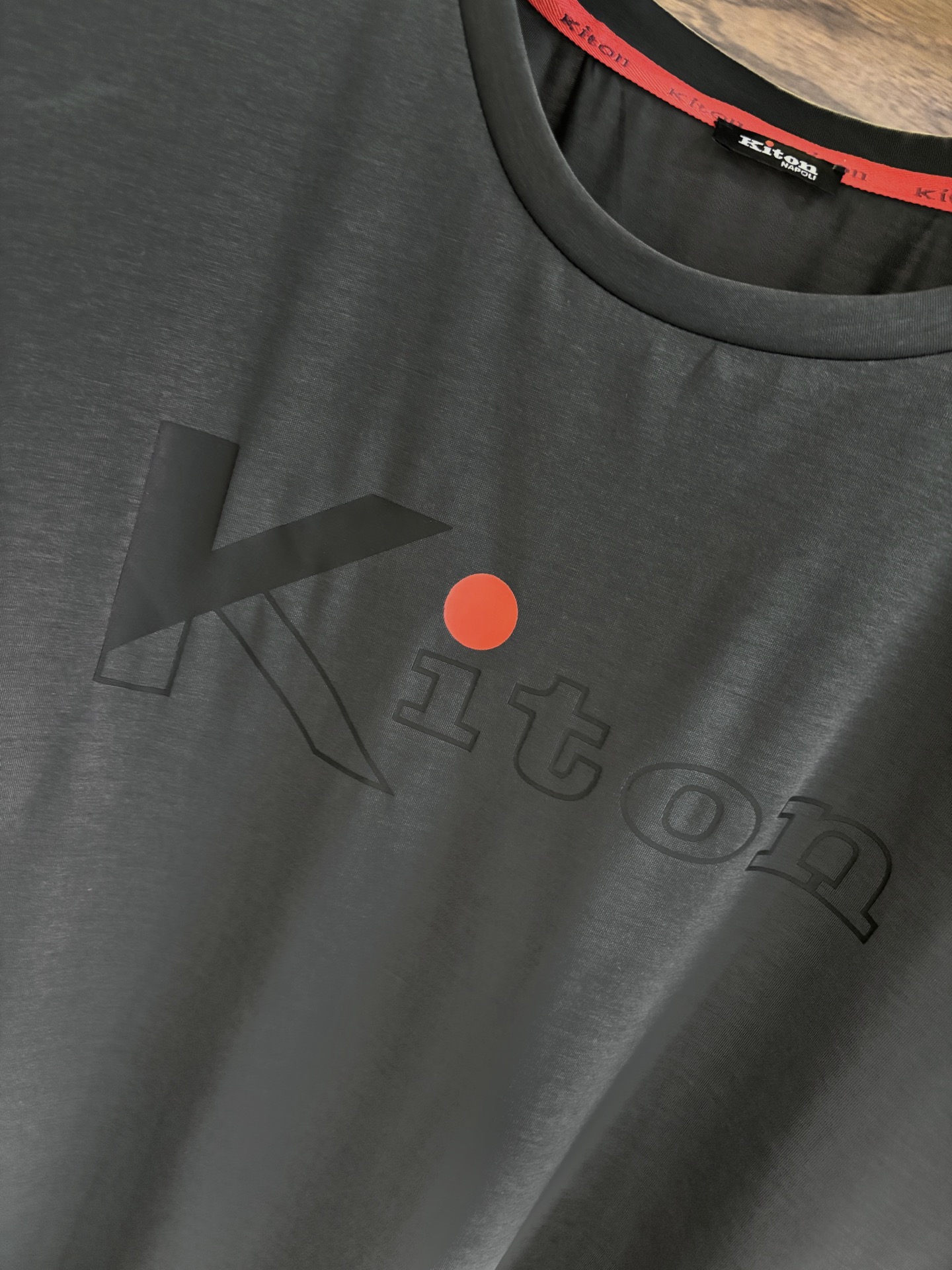  New#
🟥Kiton 奇顿 2025春夏新款男士圆领T恤短袖，冰感爽滑~弹力垂顺纯色圆领短袖T恤，一